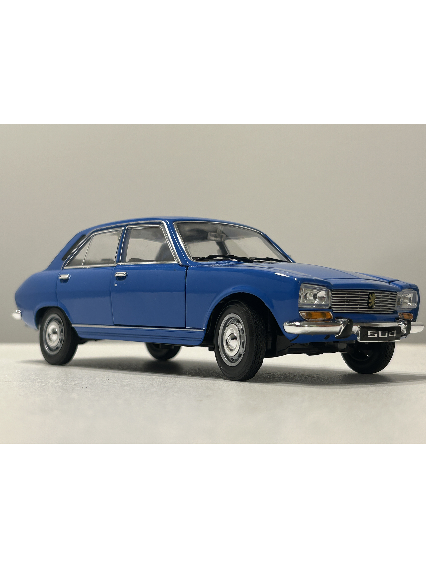 Peugeot 504 1975 azul Welly 1:24 – Clásico familiar y taxi de los 70 3