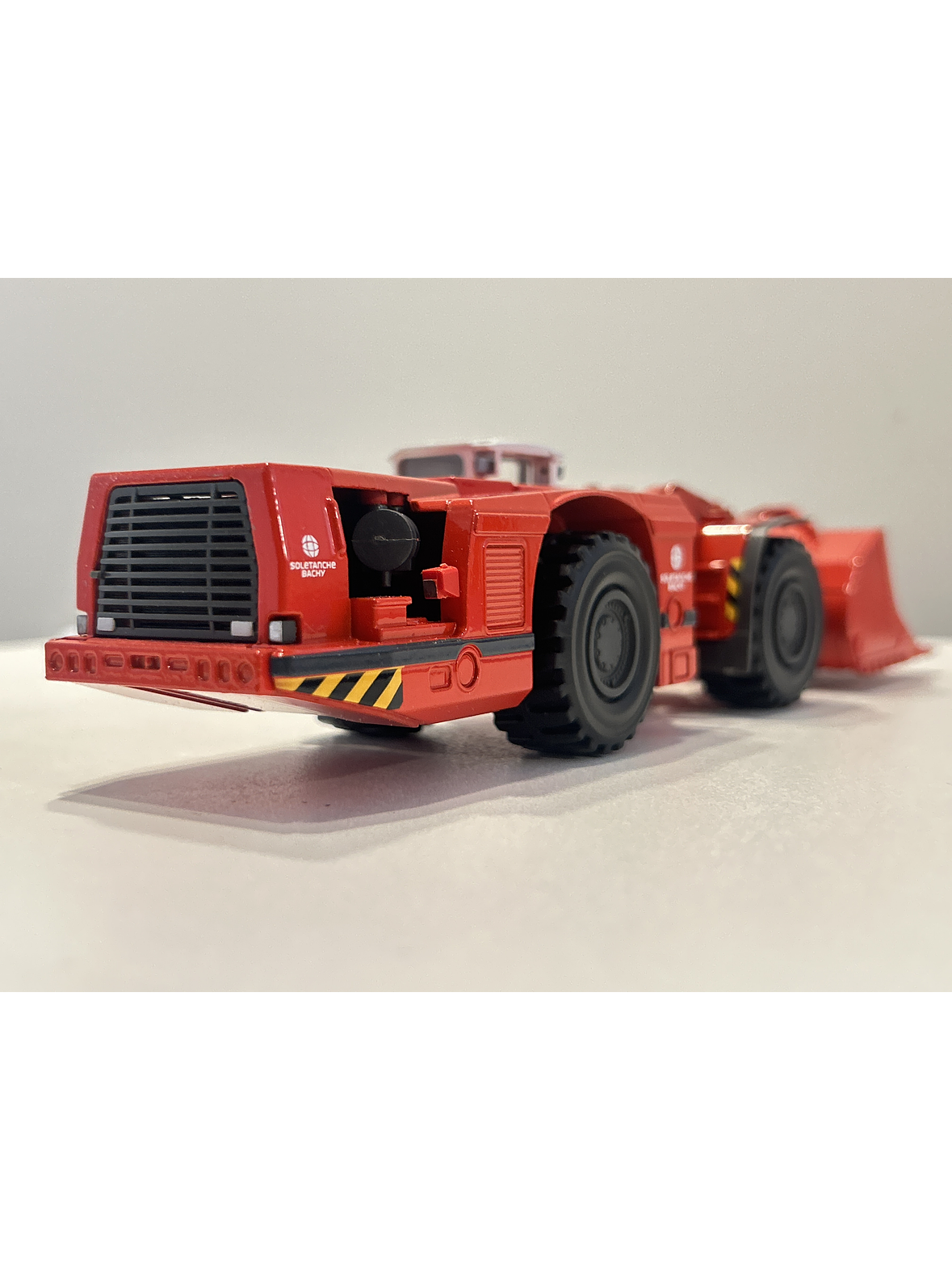 Cargadora subterránea Sandvik Toro LH621 Soletanche Bachy Conrad 1:50 – LHD minera de 21 toneladas para coleccionistas en Chile 5