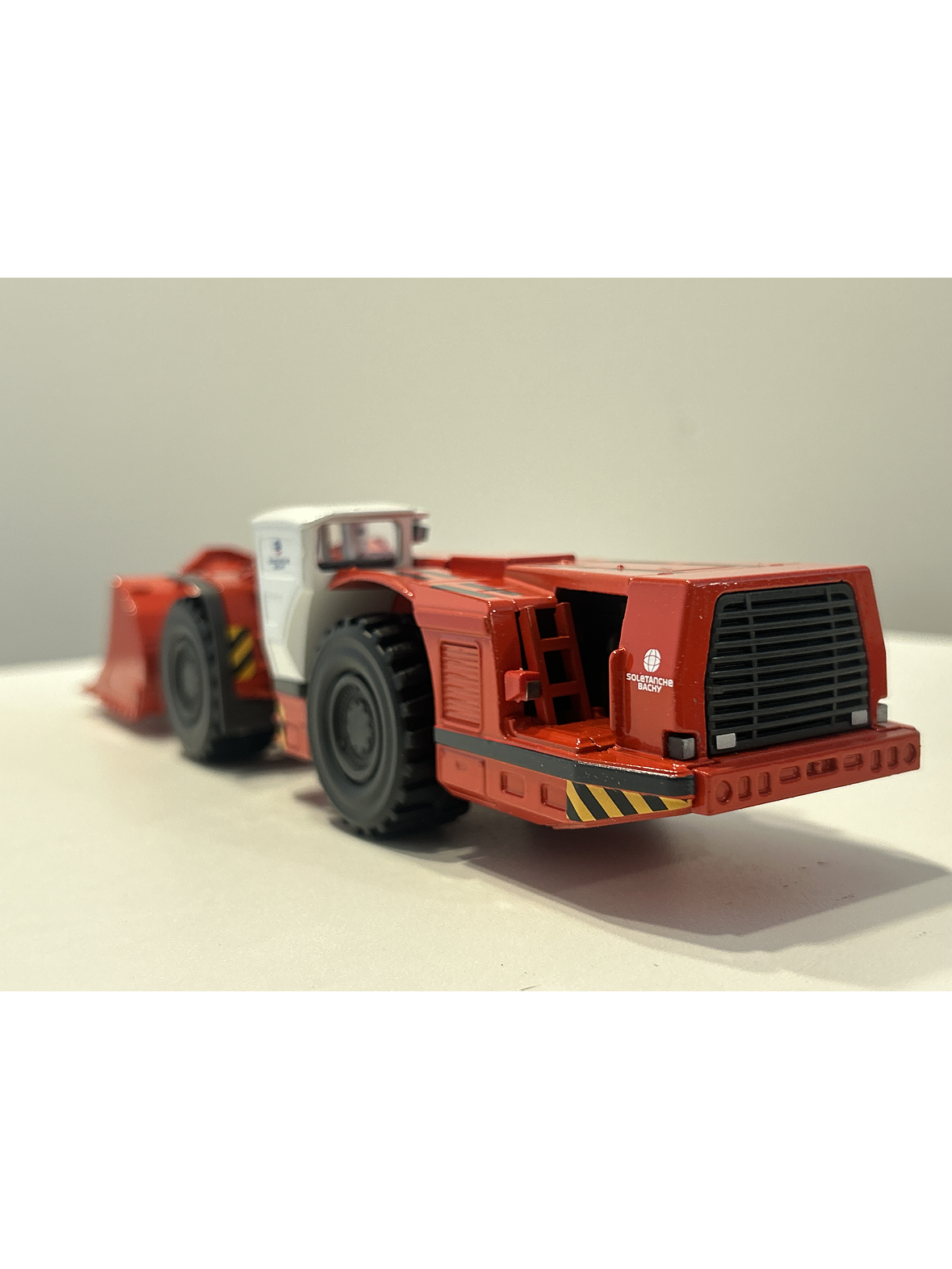 Cargadora subterránea Sandvik Toro LH621 Soletanche Bachy Conrad 1:50 – LHD minera de 21 toneladas para coleccionistas en Chile 6