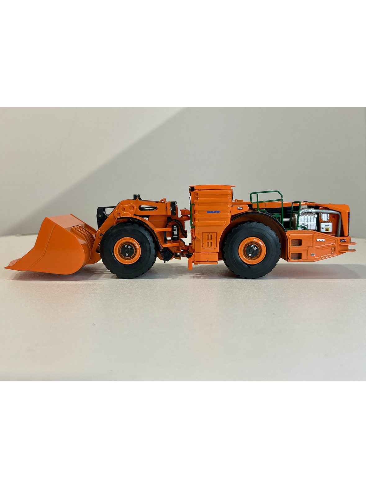 Cargador híbrido KOMATSU WX22H 1:50 – Modelo diecast de minería subterránea (naranja, fundido a presión) 10