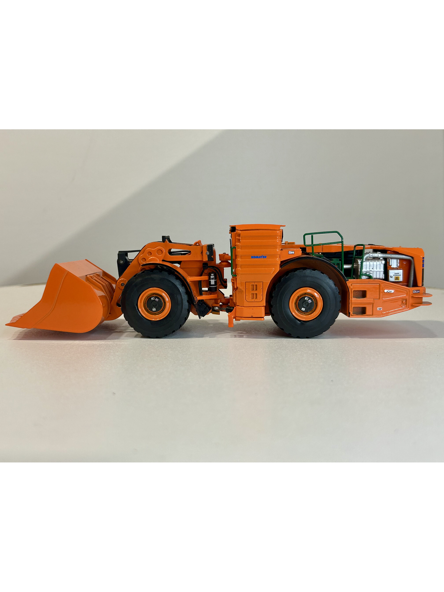 Cargador híbrido KOMATSU WX22H 1:50 – Modelo diecast de minería subterránea (naranja, fundido a presión) 10