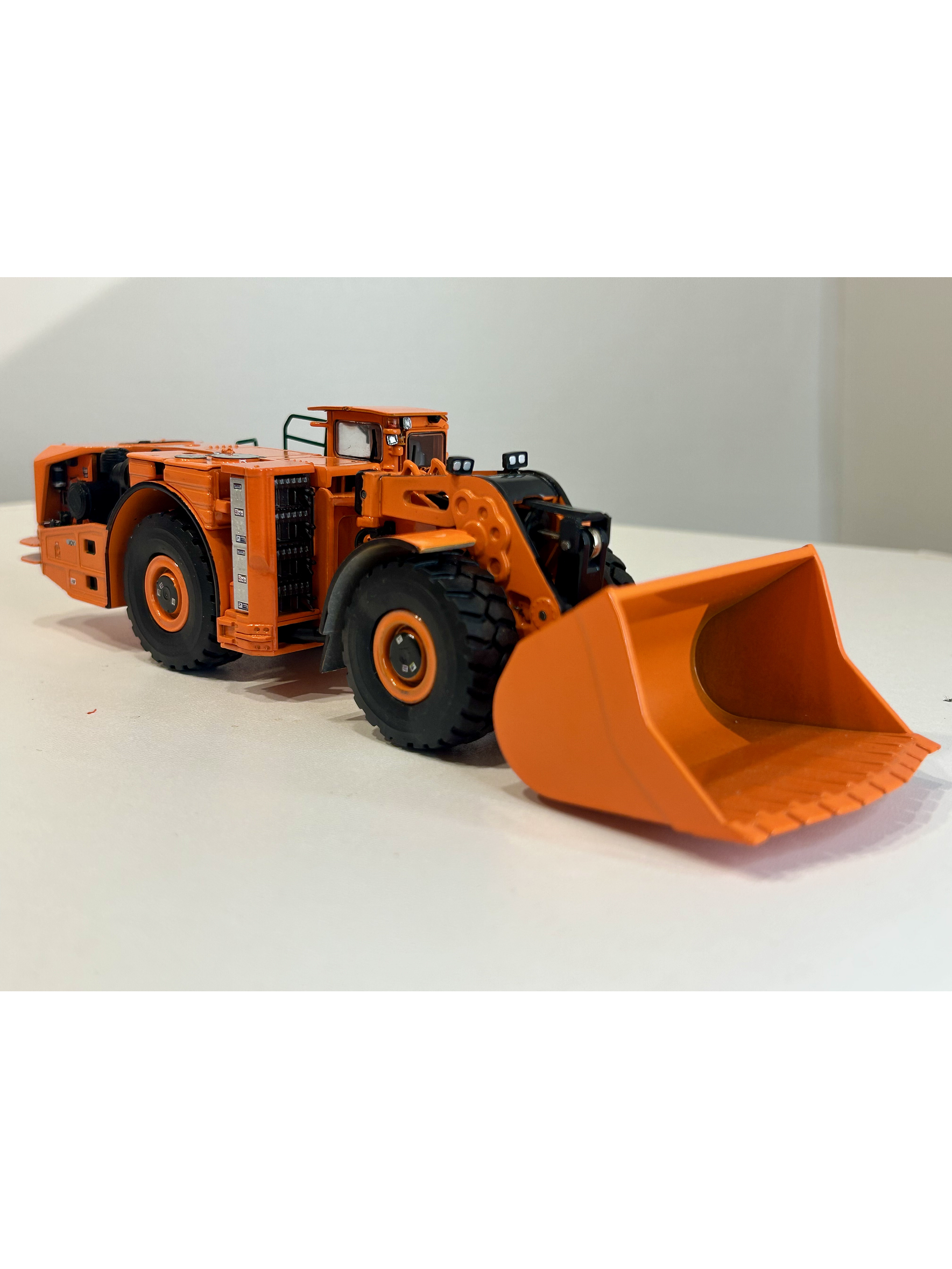 Cargador híbrido KOMATSU WX22H 1:50 – Modelo diecast de minería subterránea (naranja, fundido a presión) 3
