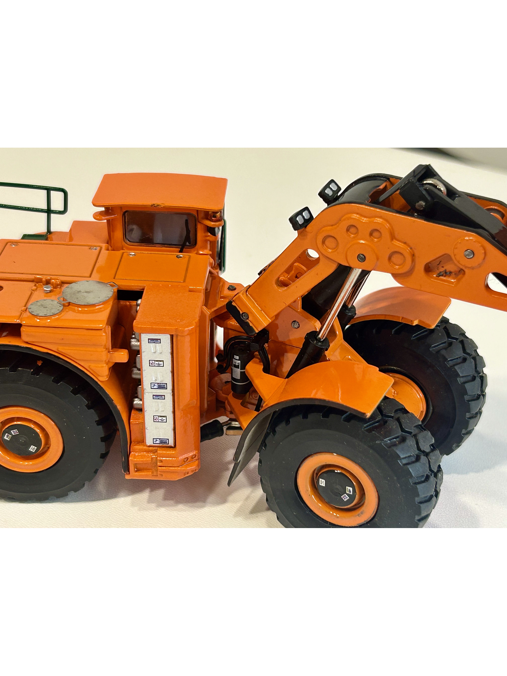 Cargador híbrido KOMATSU WX22H 1:50 – Modelo diecast de minería subterránea (naranja, fundido a presión) 6