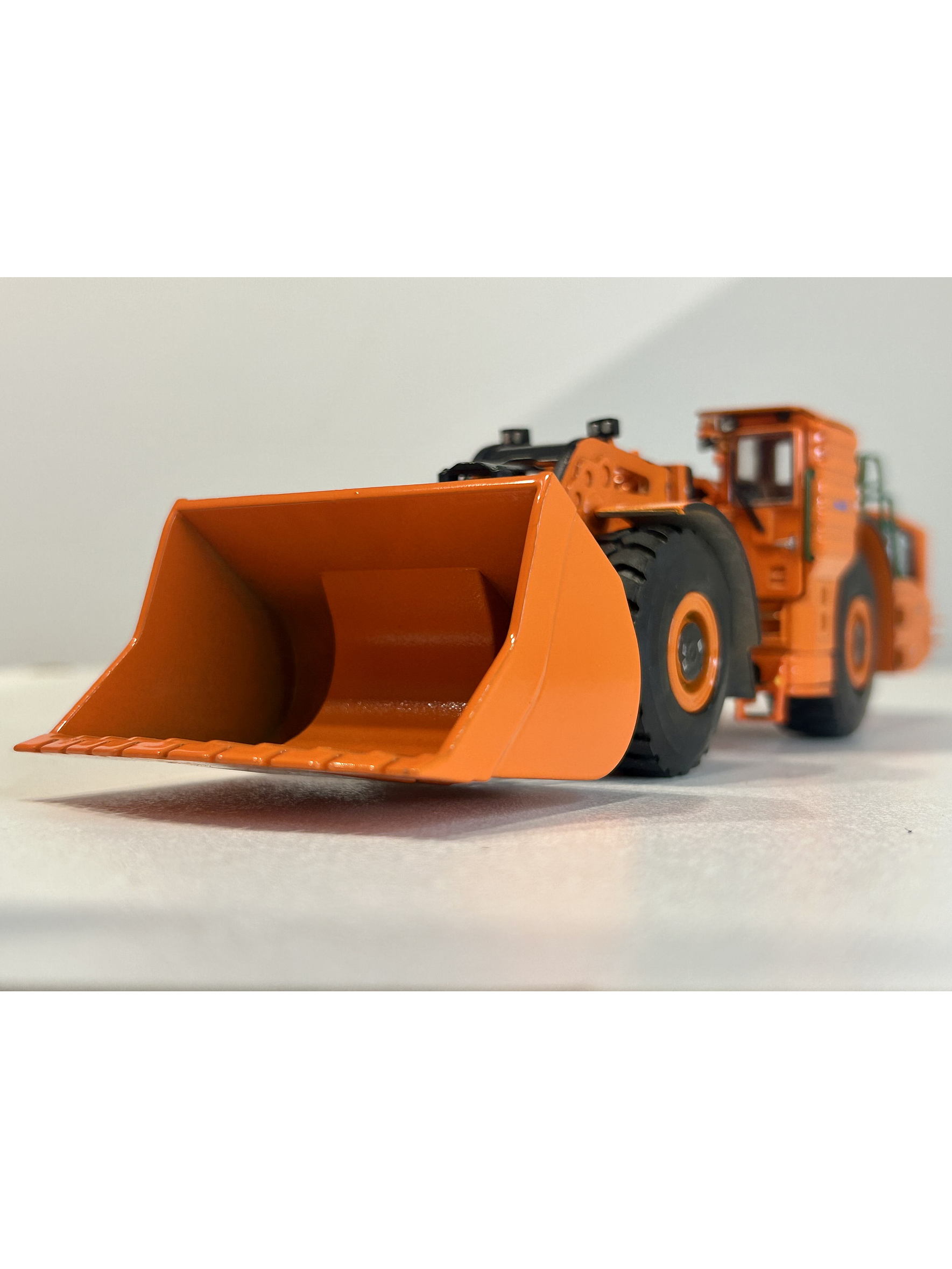 Cargador híbrido KOMATSU WX22H 1:50 – Modelo diecast de minería subterránea (naranja, fundido a presión) 1