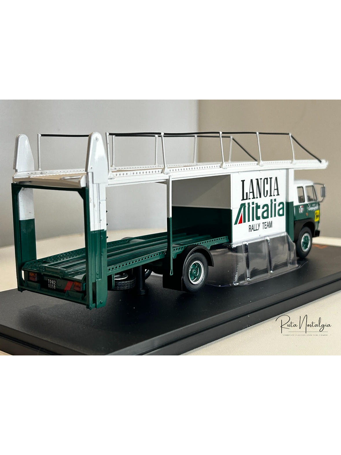 Camión Fiat 673 Lancia Alitalia Rally Team 1976 IXO 1:43 – Transportador de autos de rally clásico coleccionable 5