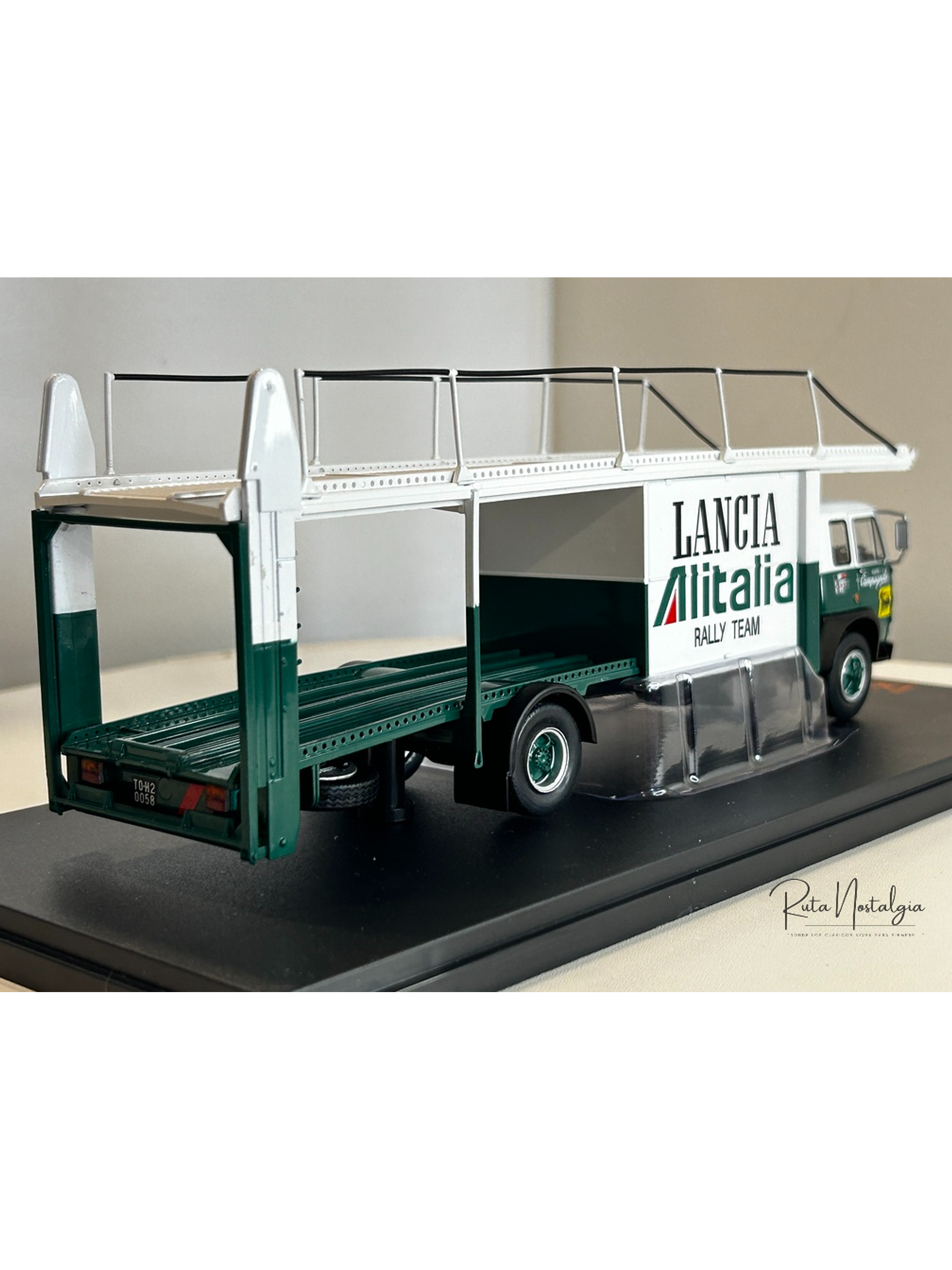 Camión Fiat 673 Lancia Alitalia Rally Team 1976 IXO 1:43 – Transportador de autos de rally clásico coleccionable 5