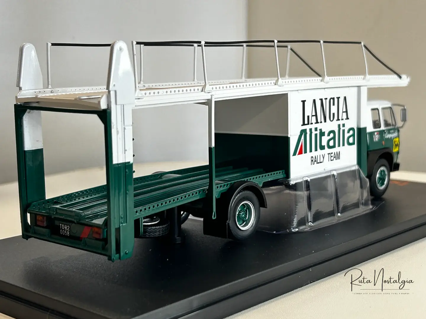Camión Fiat 673 Lancia Alitalia Rally Team 1976 IXO 1:43 5