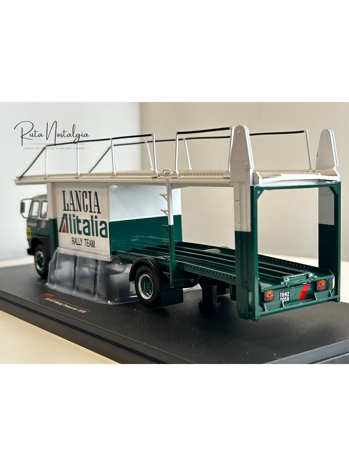 Camión Fiat 673 Lancia Alitalia Rally Team 1976 IXO 1:43 – Transportador de autos de rally clásico coleccionable 6