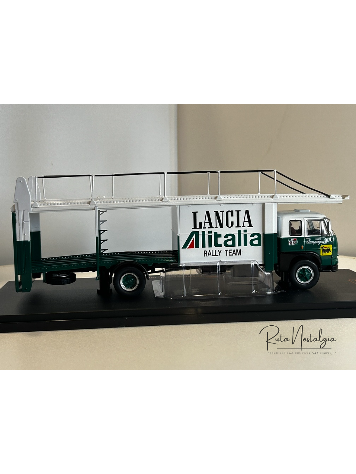 Camión Fiat 673 Lancia Alitalia Rally Team 1976 IXO 1:43 – Transportador de autos de rally clásico coleccionable 4