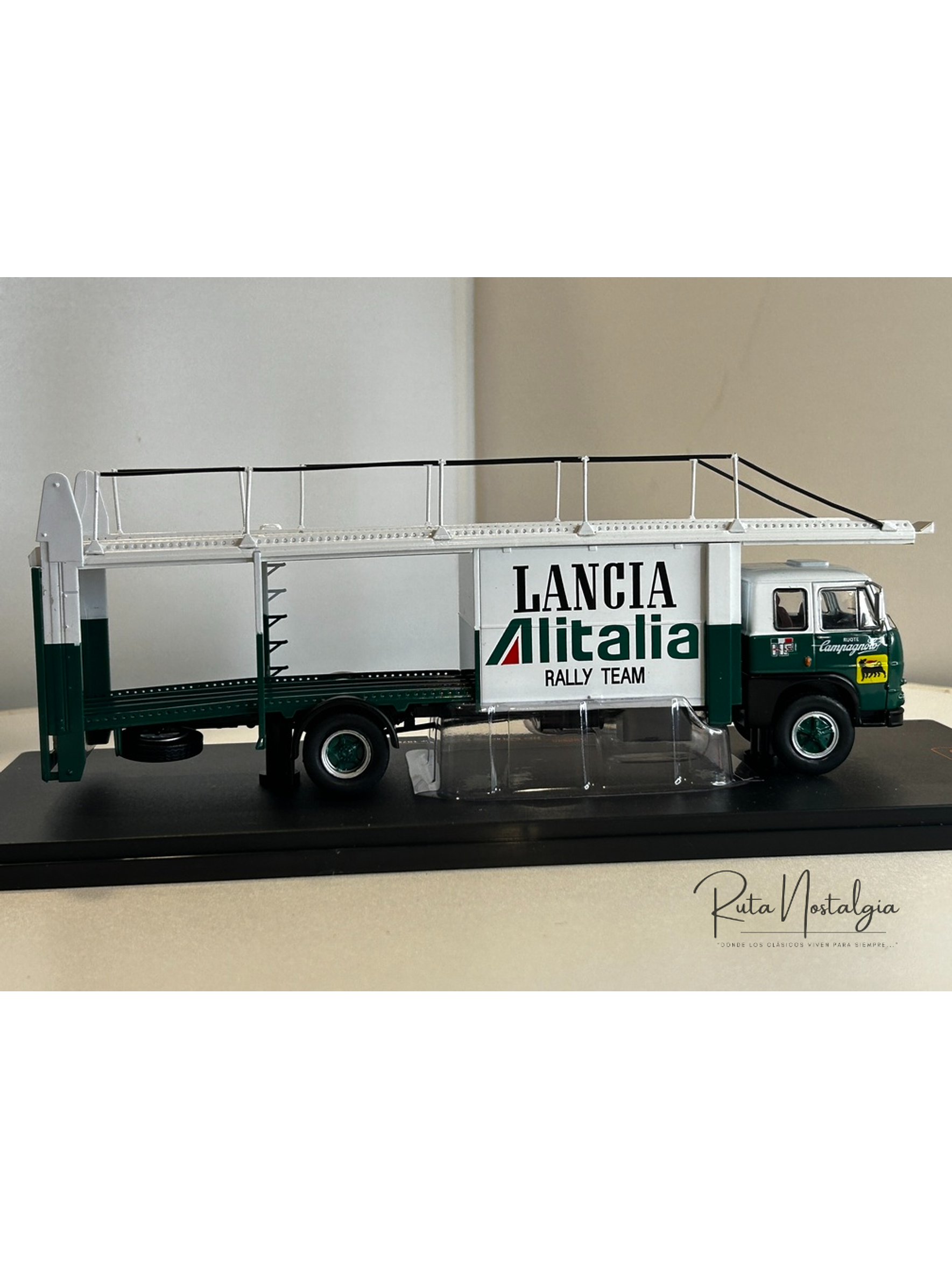 Camión Fiat 673 Lancia Alitalia Rally Team 1976 IXO 1:43 – Transportador de autos de rally clásico coleccionable 4
