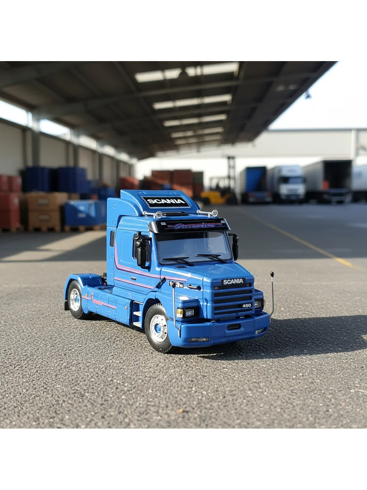 Scania 3 Series 143H Torpedo Streamline 4x2 WSI 1:50 – Camión clásico V8 a escala 1