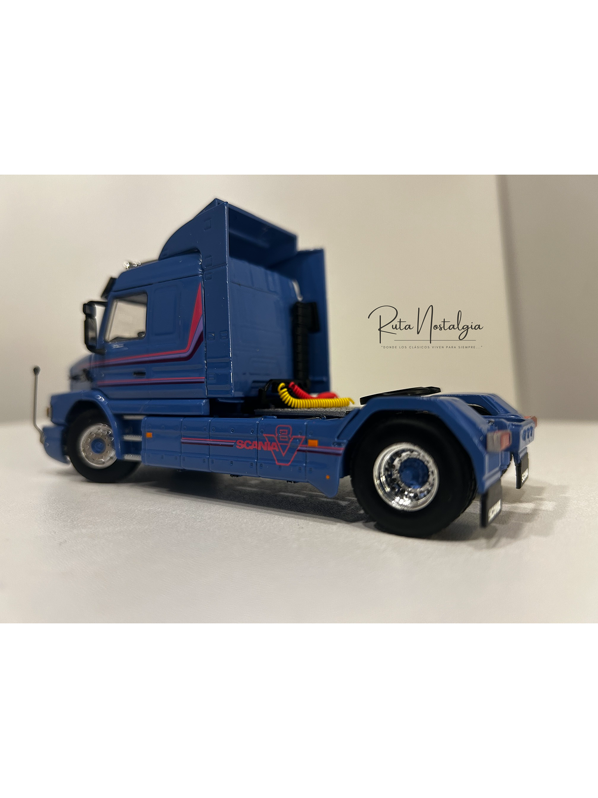 Scania 3 Series 143H Torpedo Streamline 4x2 WSI 1:50 – Camión clásico V8 a escala 7
