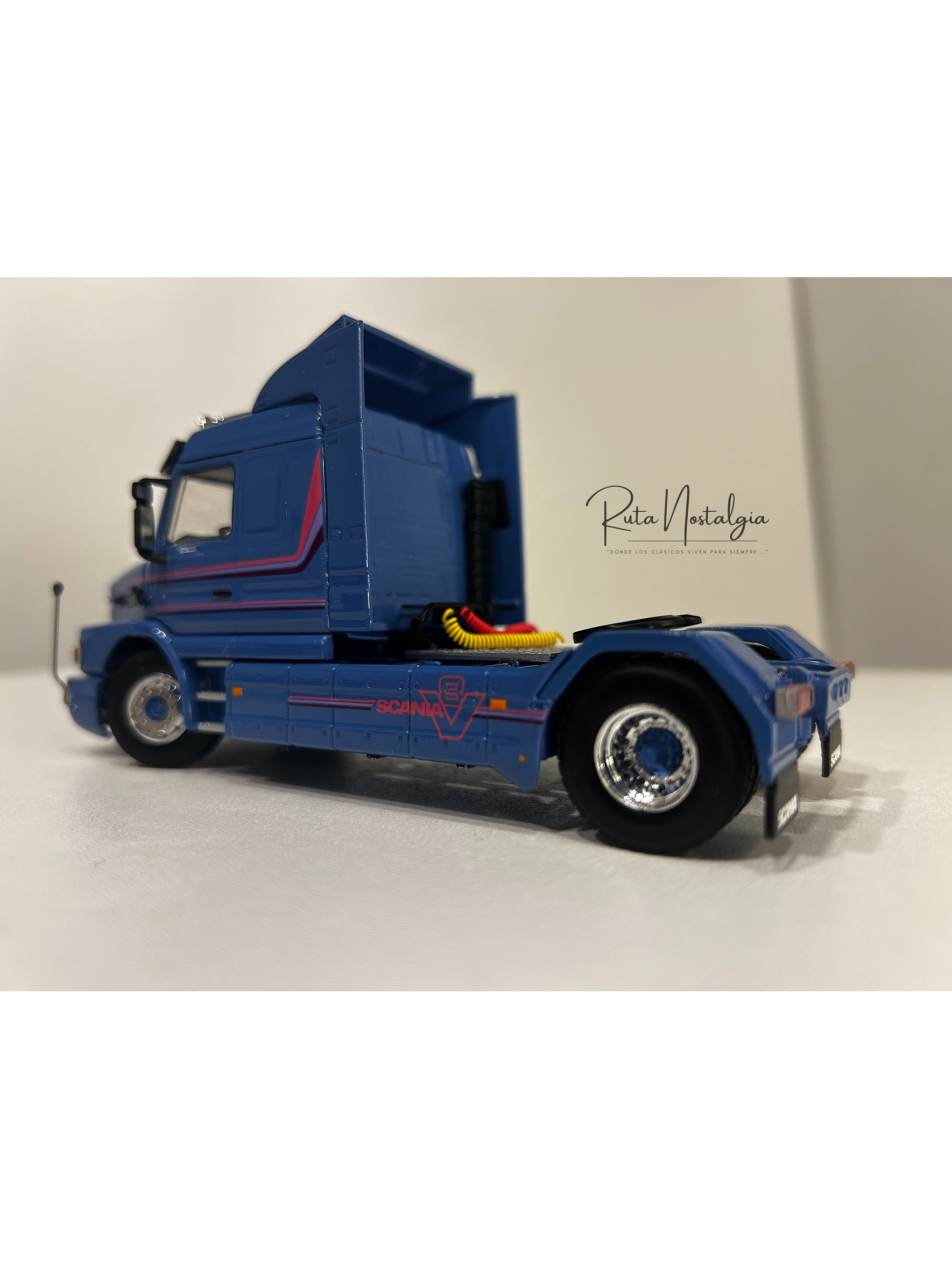 Scania 3 Series 143H Torpedo Streamline 4x2 WSI 1:50 – Camión clásico V8 a escala 7