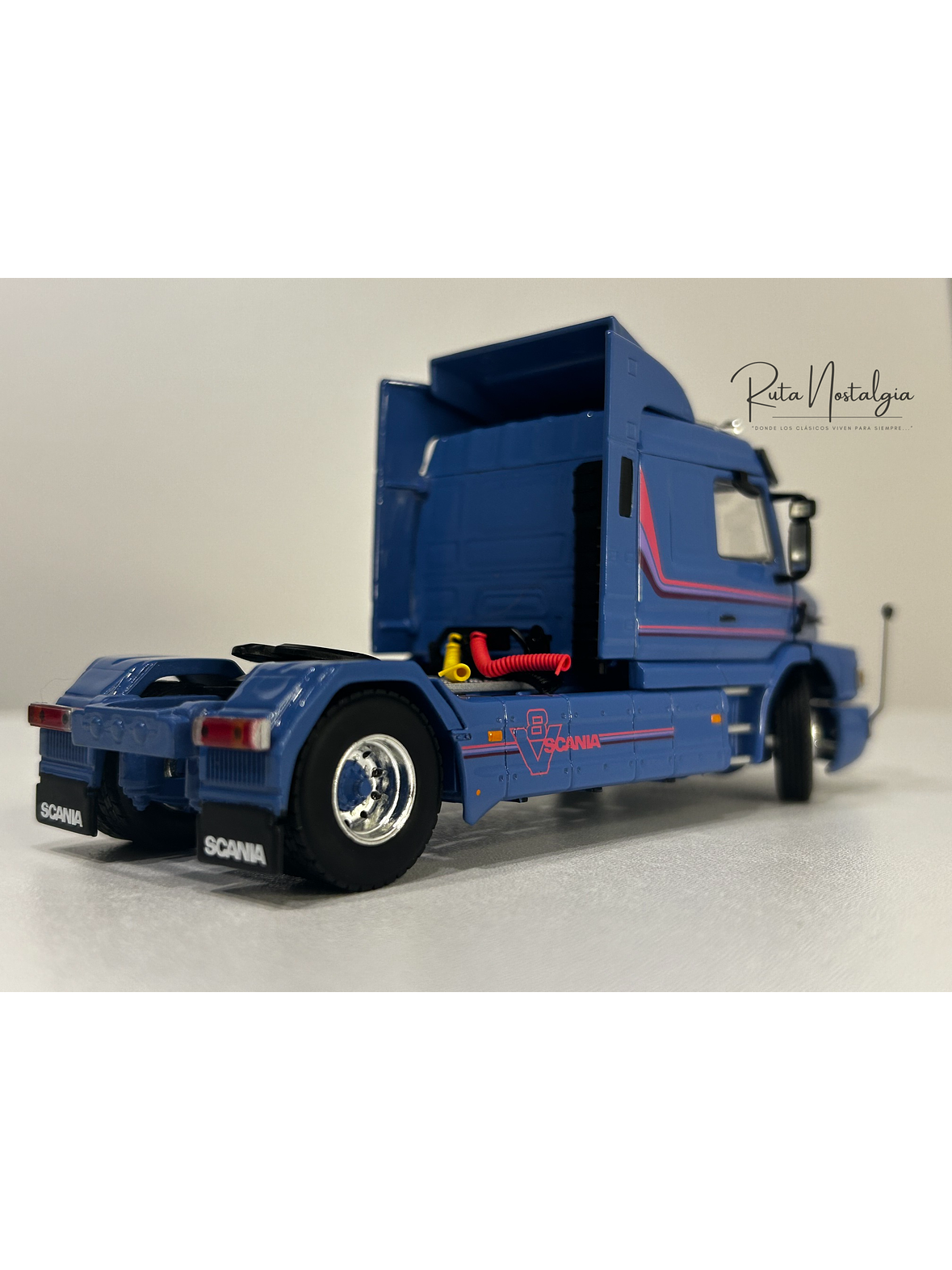 Scania 3 Series 143H Torpedo Streamline 4x2 WSI 1:50 – Camión clásico V8 a escala 9