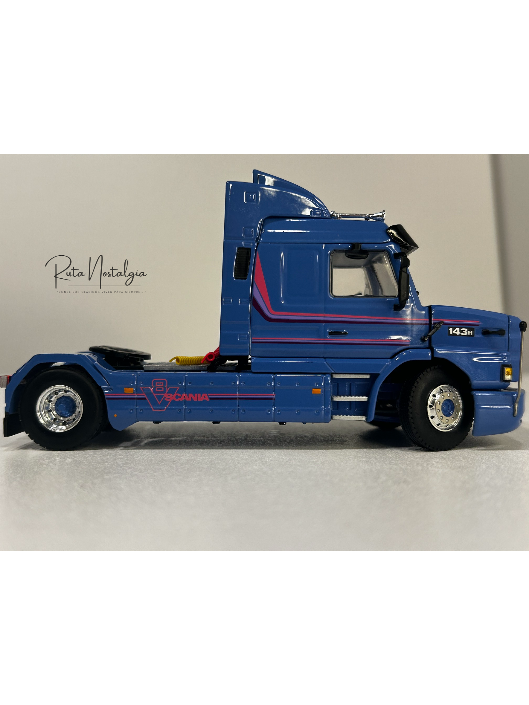 Scania 3 Series 143H Torpedo Streamline 4x2 WSI 1:50 – Camión clásico V8 a escala 10