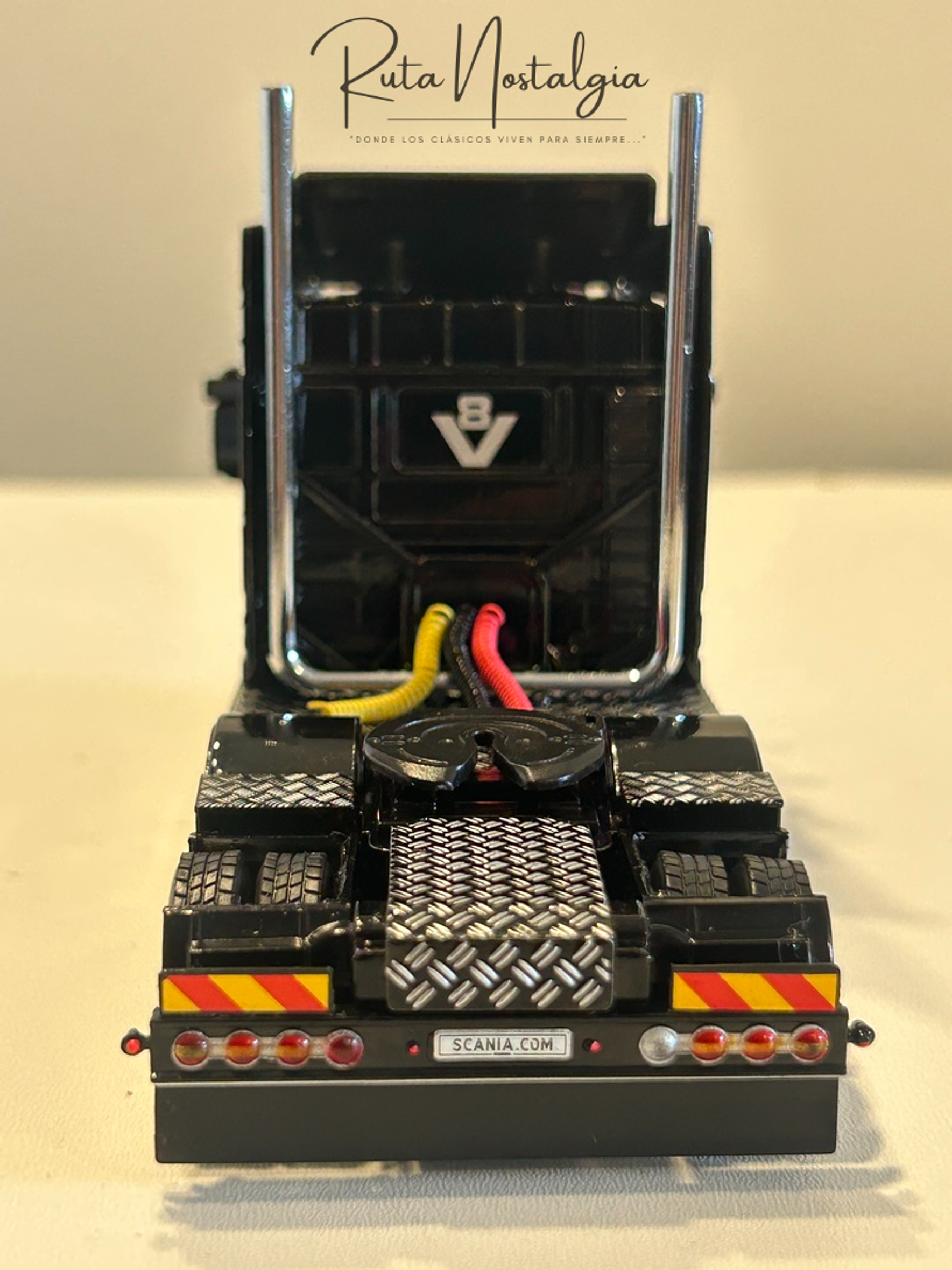 WSI Premium Line Scania 3 Series Torpedo Streamline 6x2 1:50 – Clásico V8 143M 500 negro para coleccionistas en Chile 7