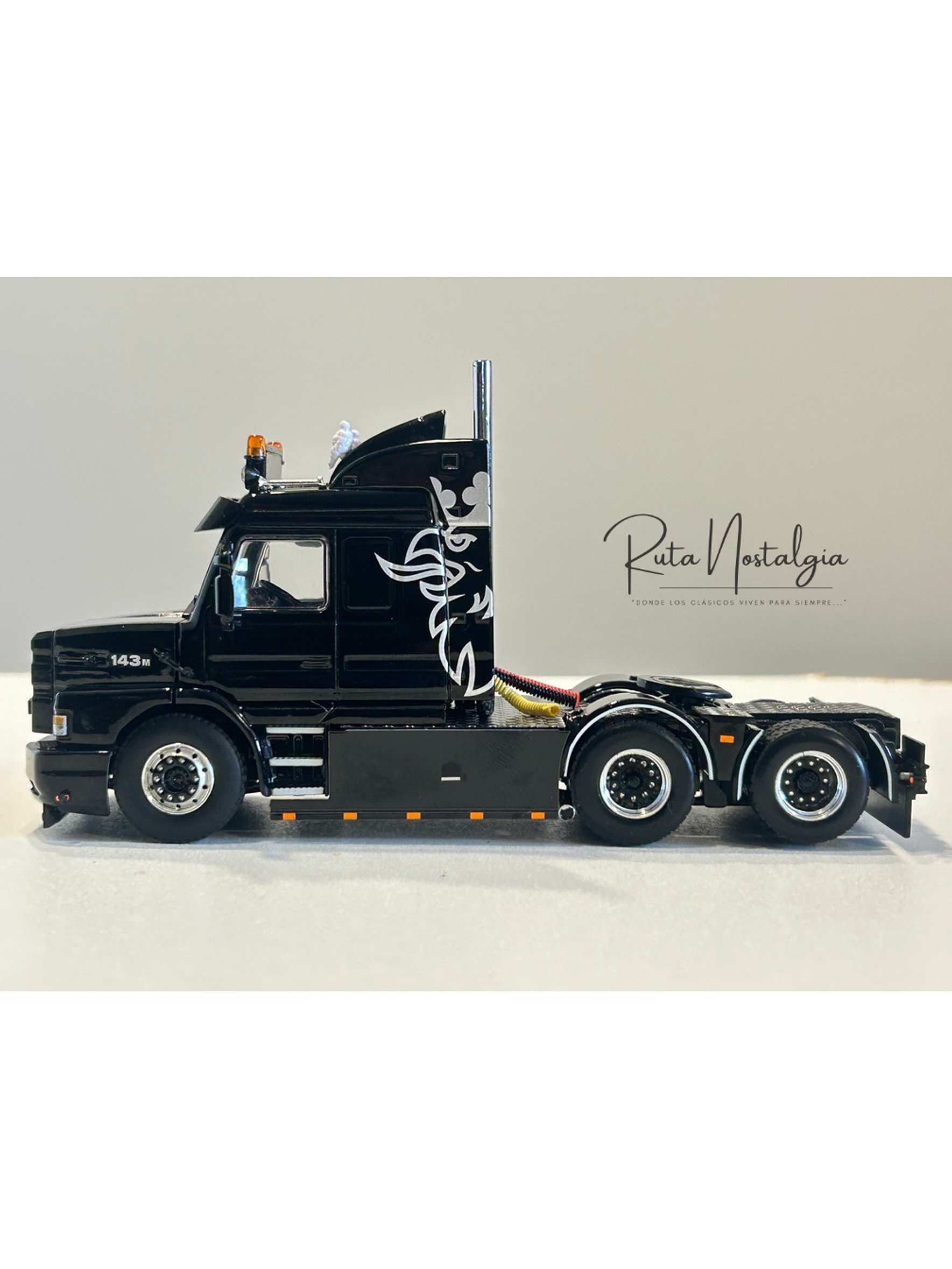 WSI Premium Line Scania 3 Series Torpedo Streamline 6x2 1:50 – Clásico V8 143M 500 negro para coleccionistas en Chile 9