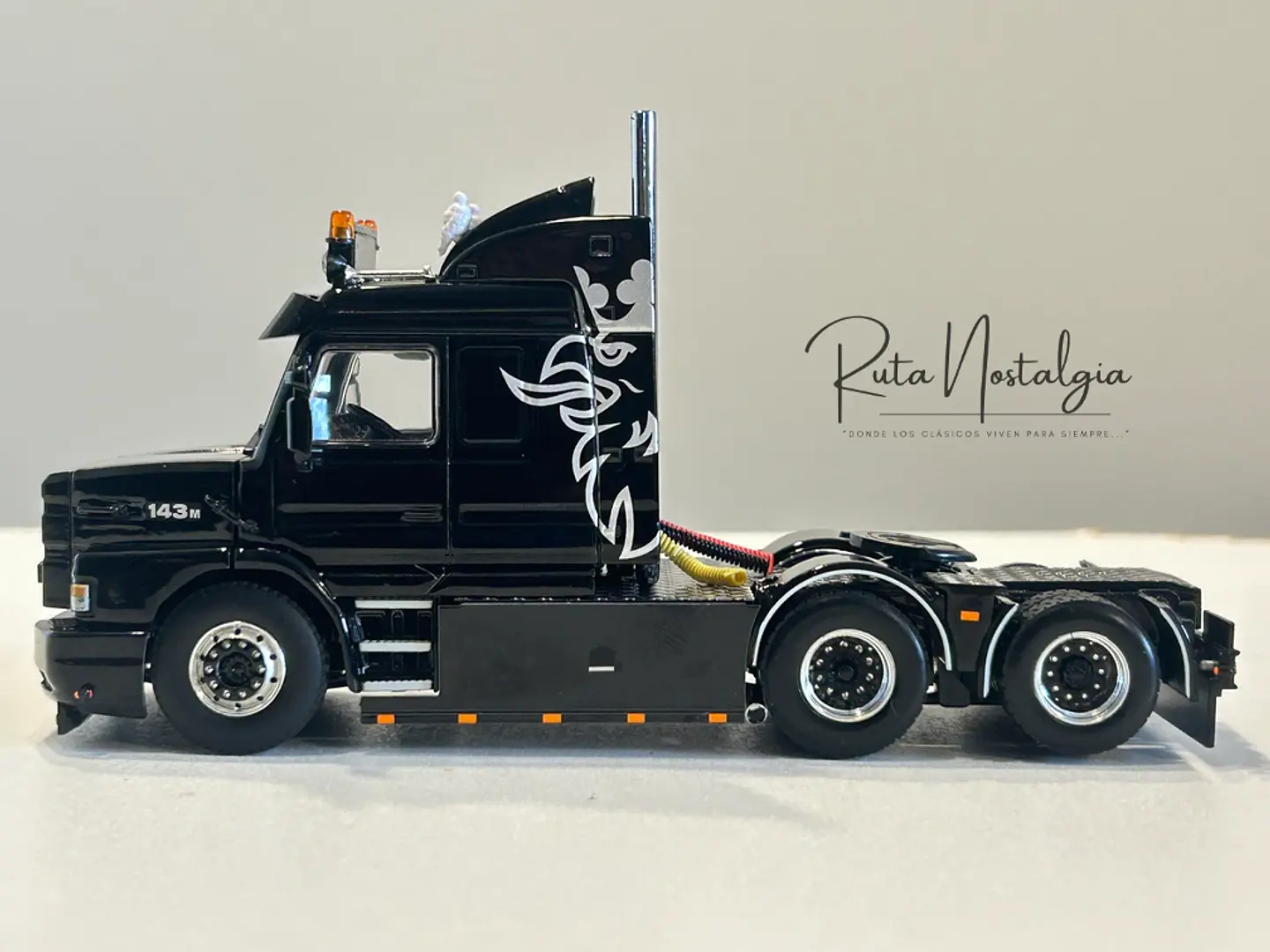 Camión Scania Serie 3 Torpedo 143M Streamline V8 | WSI 1:50 9