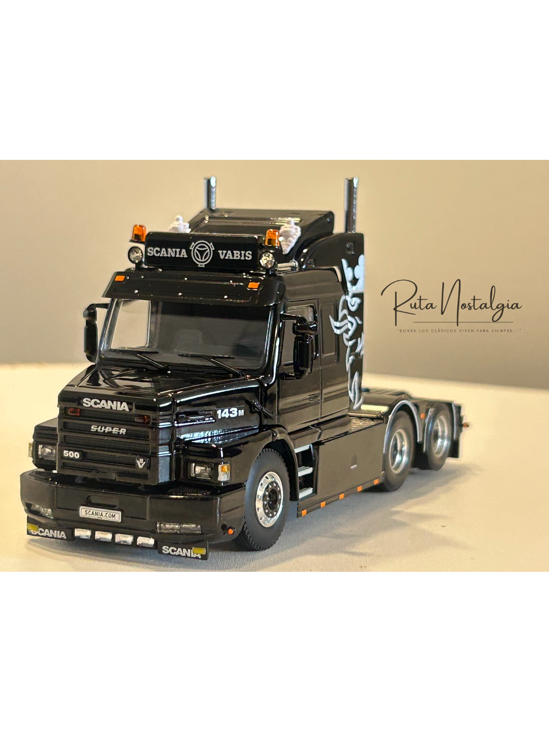 WSI Premium Line Scania 3 Series Torpedo Streamline 6x2 1:50 – Clásico V8 143M 500 negro para coleccionistas en Chile 1