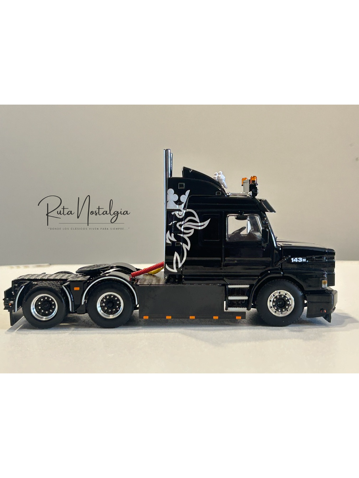 WSI Premium Line Scania 3 Series Torpedo Streamline 6x2 1:50 – Clásico V8 143M 500 negro para coleccionistas en Chile 5
