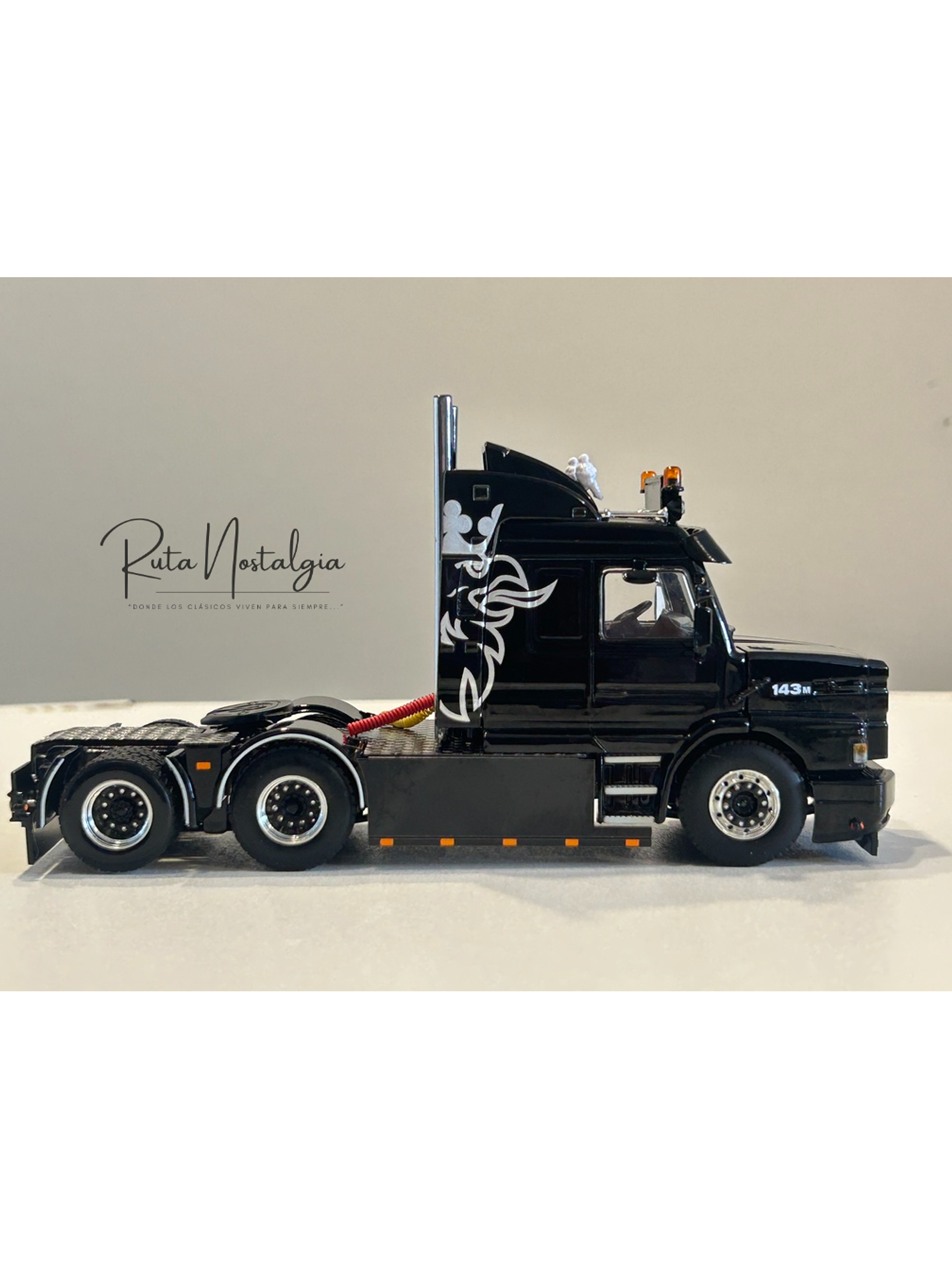 WSI Premium Line Scania 3 Series Torpedo Streamline 6x2 1:50 – Clásico V8 143M 500 negro para coleccionistas en Chile 5