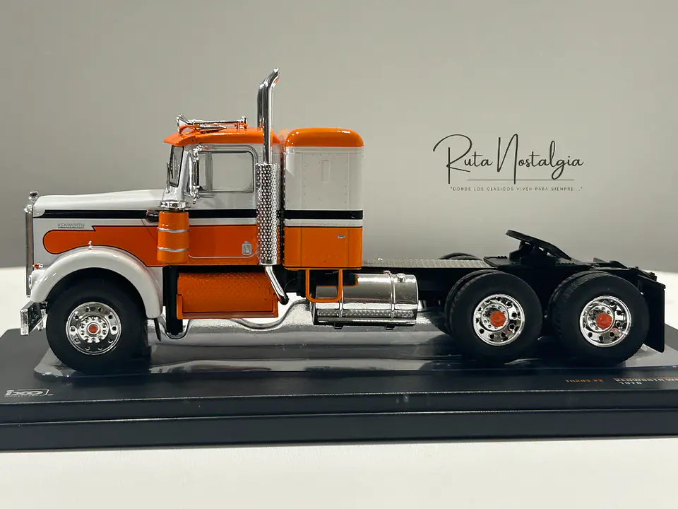 Camión Kenworth W925 1970 IXO Models 1:43 blanco naranjo 7