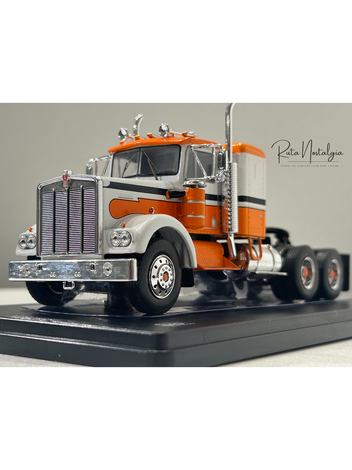 Kenworth W925 1970 IXO Models 1:43 blanco naranjo – Camión clásico americano de ruta 1