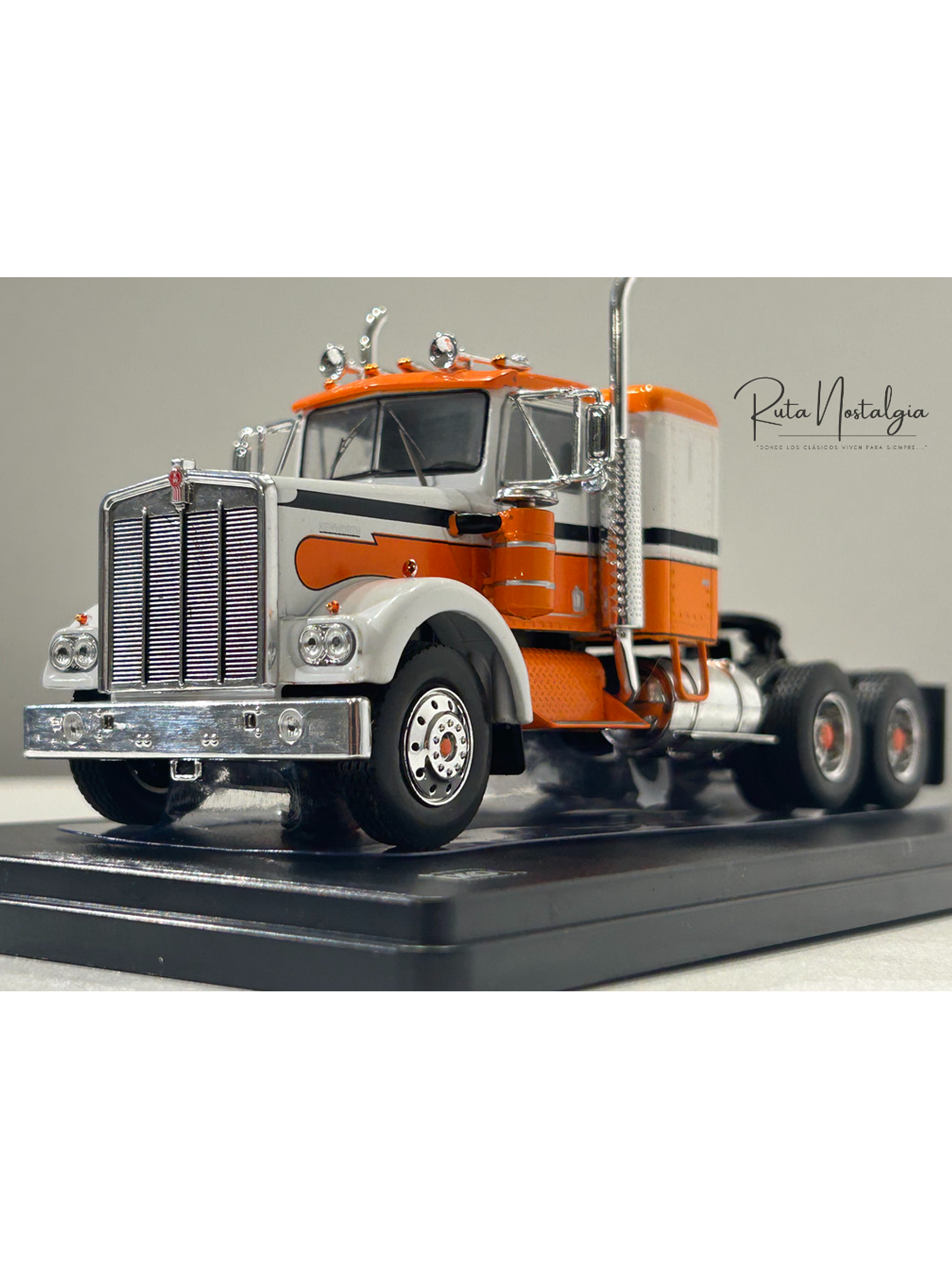 Kenworth W925 1970 IXO Models 1:43 blanco naranjo – Camión clásico americano de ruta 1