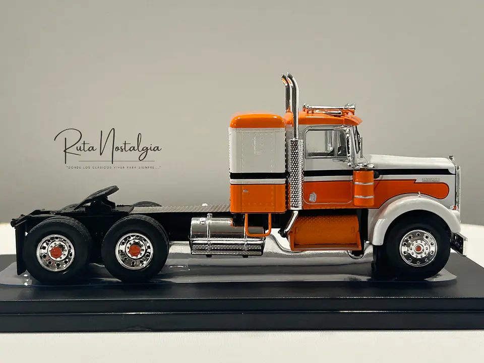 Camión Kenworth W925 1970 IXO Models 1:43 blanco naranjo 4