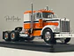 Camión Kenworth W925 1970 IXO Models 1:43 blanco naranjo - Miniatura 3