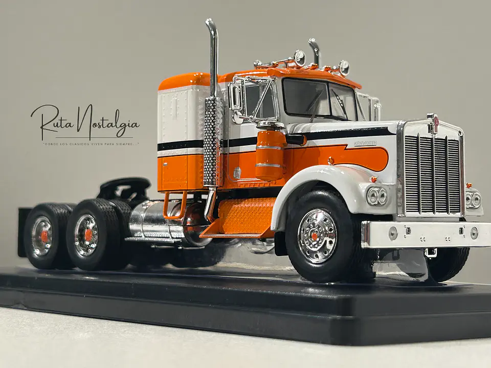 Camión Kenworth W925 1970 IXO Models 1:43 blanco naranjo 3