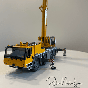 WSI Liebherr LTM 1090-4.2 1:50 – Grúa móvil todo terreno diecast de colección