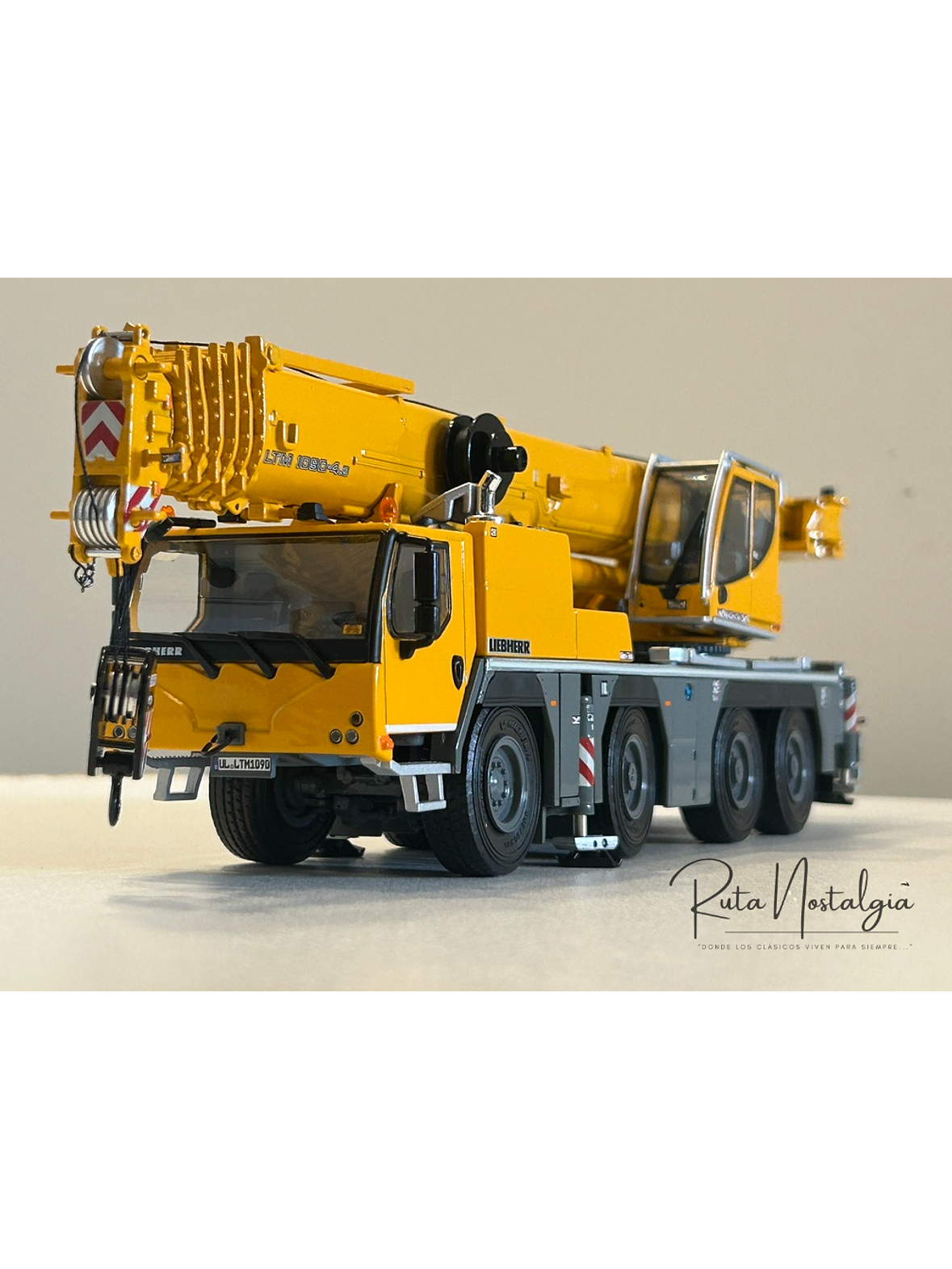 WSI Liebherr LTM 1090-4.2 1:50 – Grúa móvil todo terreno diecast de colección 1