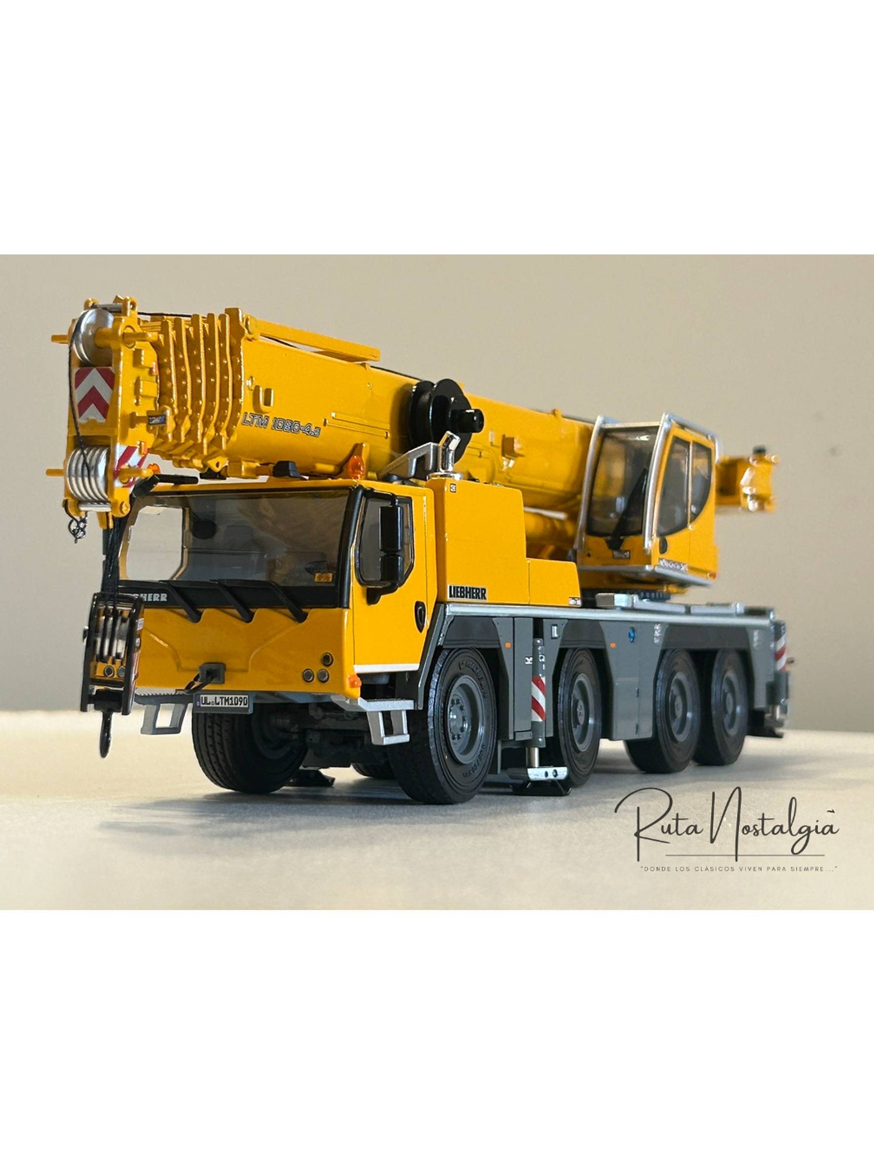 WSI Liebherr LTM 1090-4.2 1:50 – Grúa móvil todo terreno diecast de colección 1