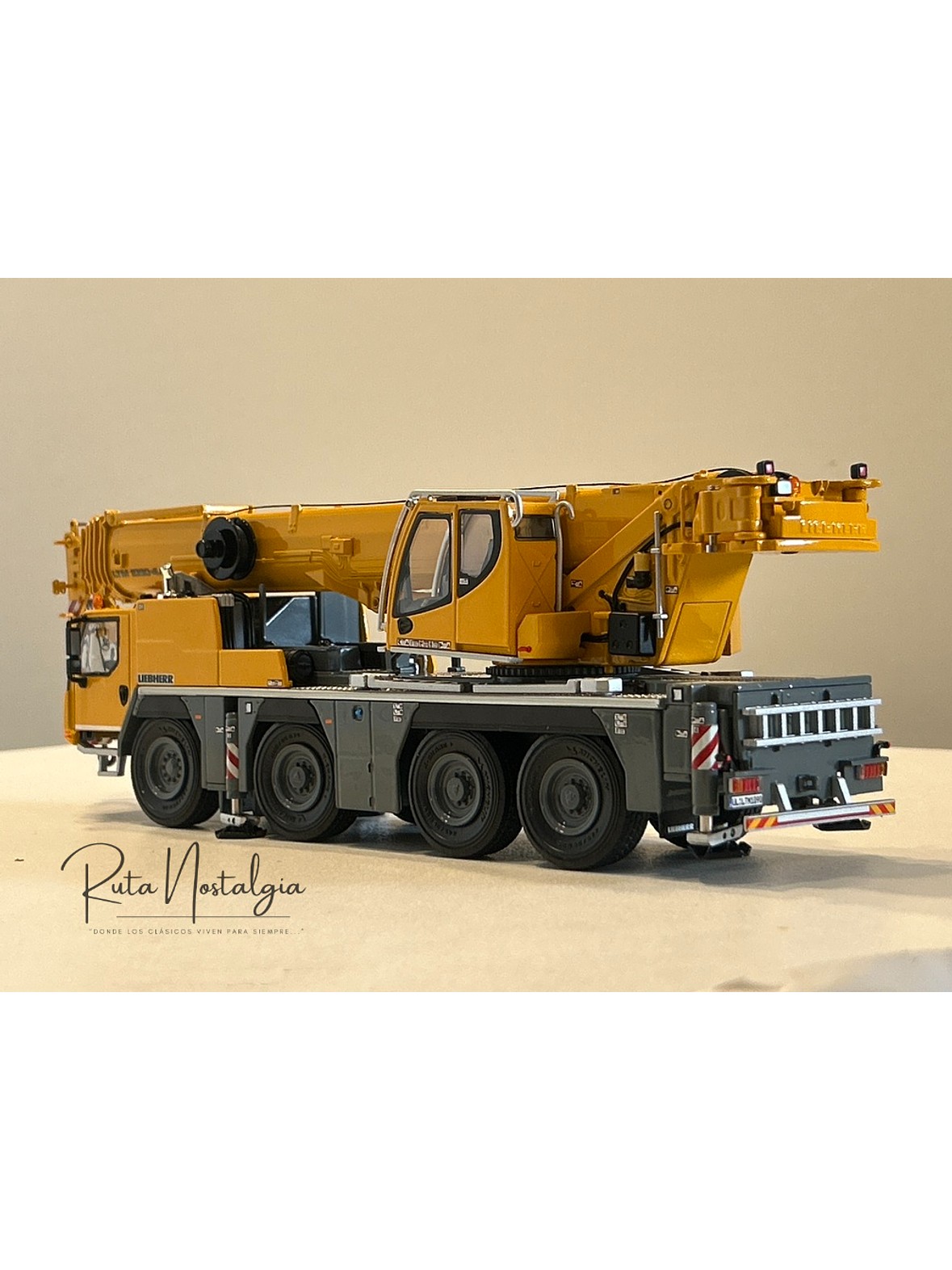 WSI Liebherr LTM 1090-4.2 1:50 – Grúa móvil todo terreno diecast de colección 8