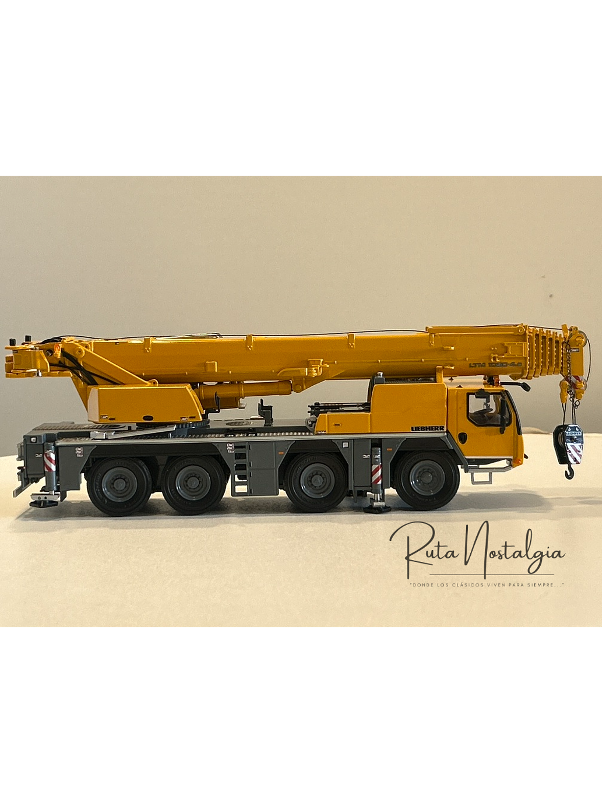 WSI Liebherr LTM 1090-4.2 1:50 – Grúa móvil todo terreno diecast de colección 5