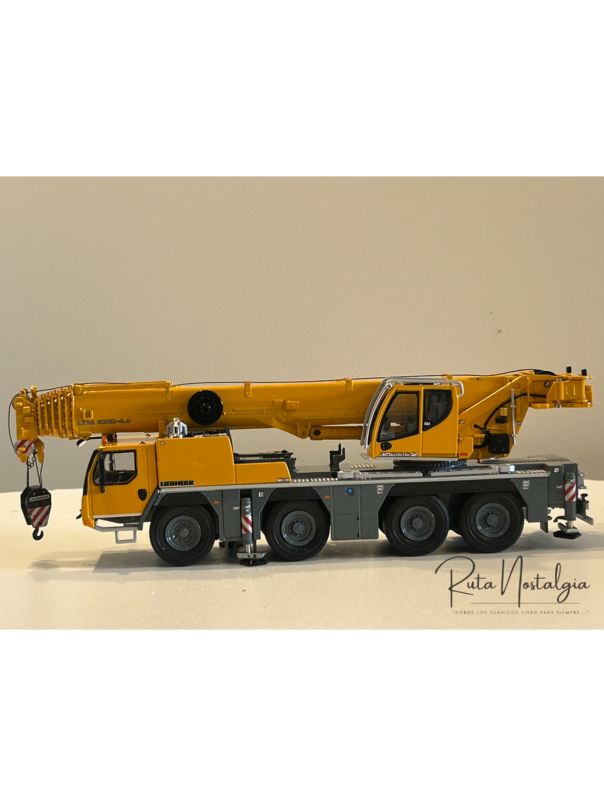 WSI Liebherr LTM 1090-4.2 1:50 – Grúa móvil todo terreno diecast de colección 9