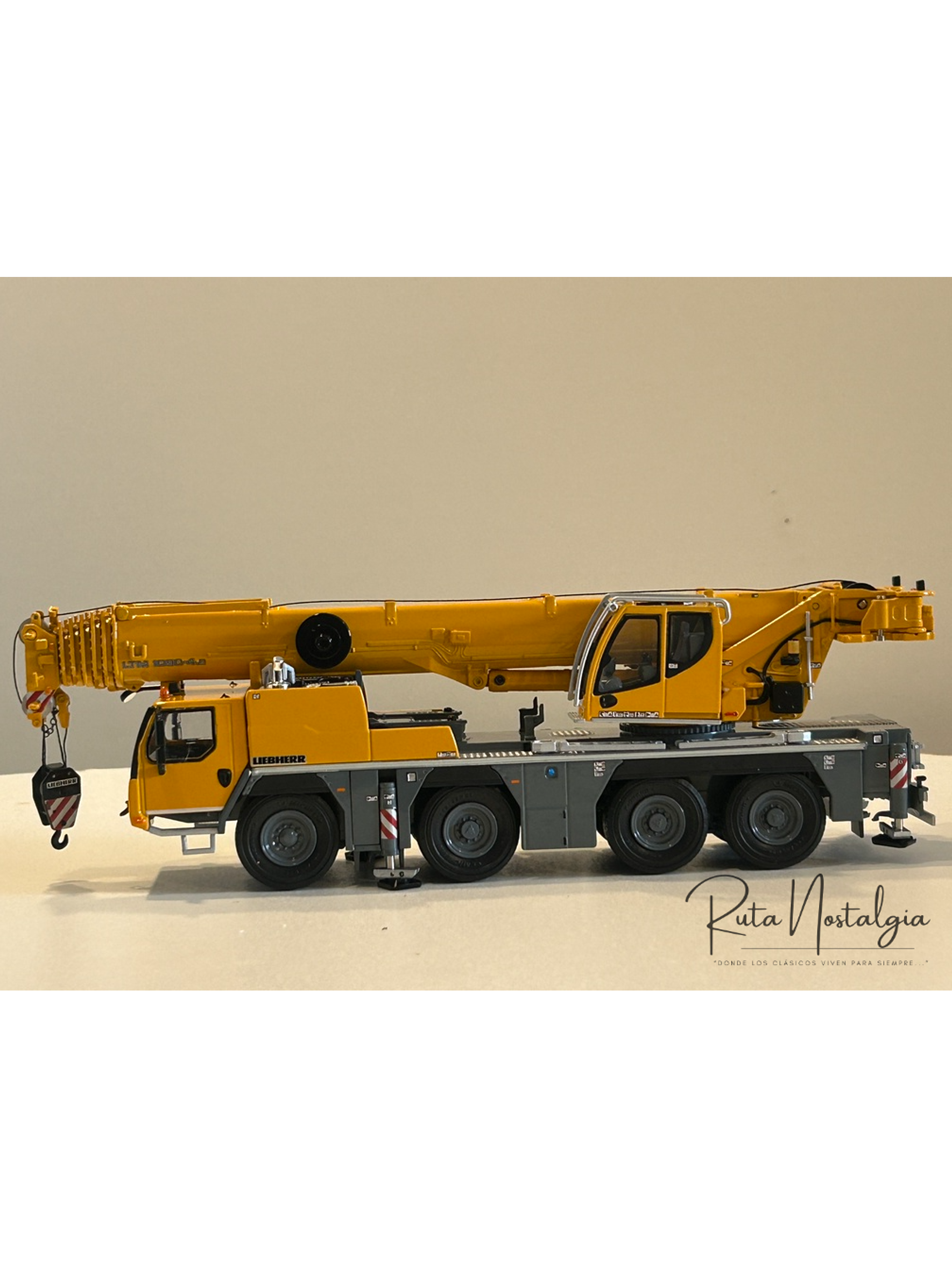 WSI Liebherr LTM 1090-4.2 1:50 – Grúa móvil todo terreno diecast de colección 9