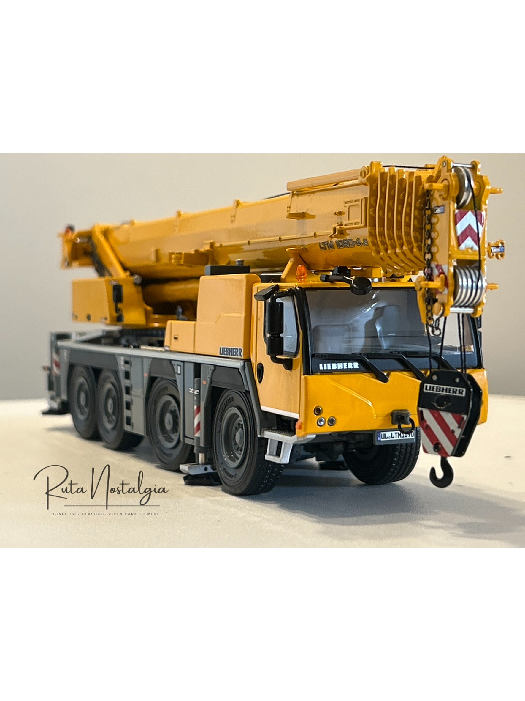 WSI Liebherr LTM 1090-4.2 1:50 – Grúa móvil todo terreno diecast de colección 4