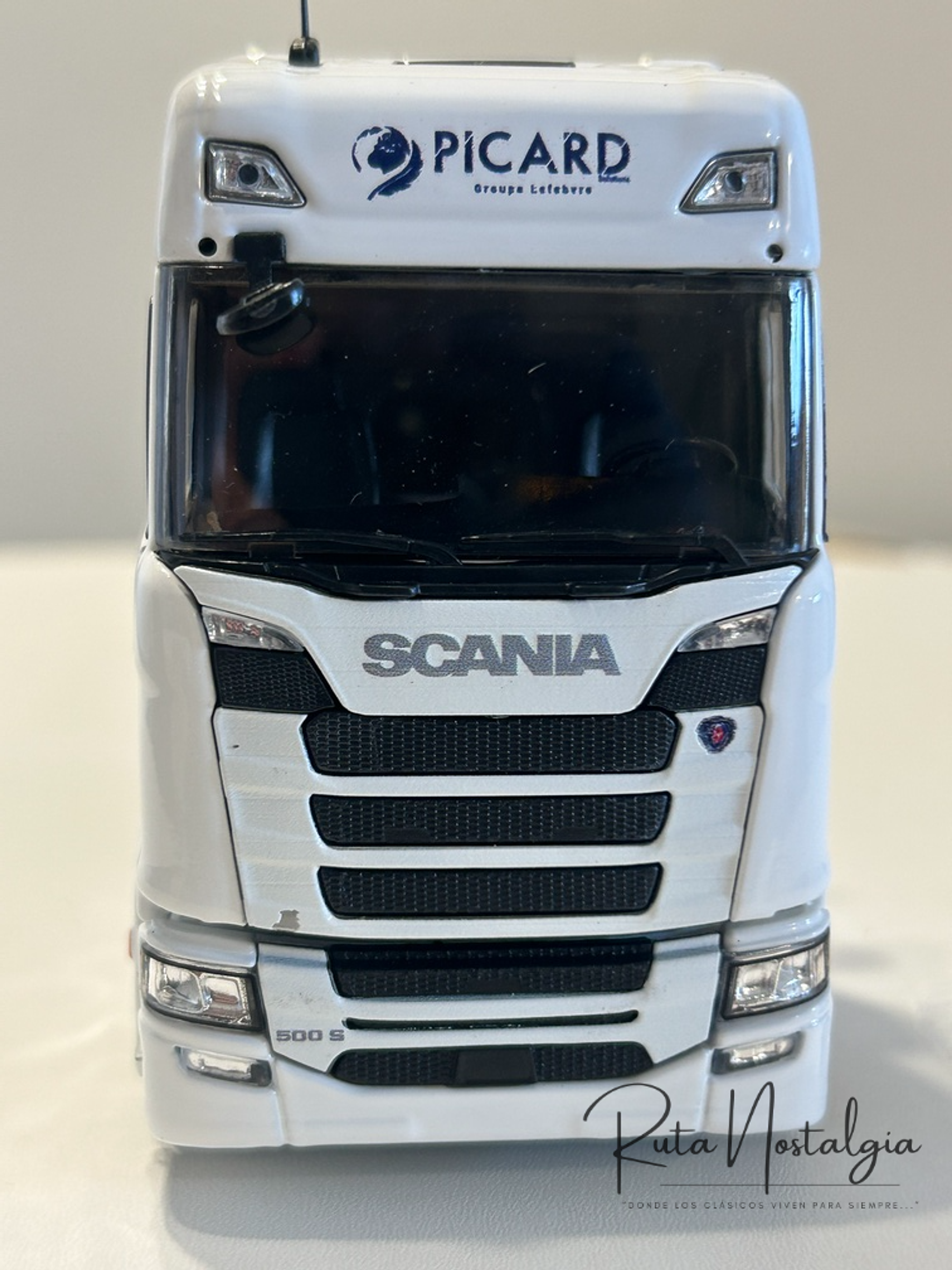 Scania S500 Picard Transports 2021 1:43 Eligor – Camión con remolque plano para coleccionistas y fanáticos del transporte europeo 2