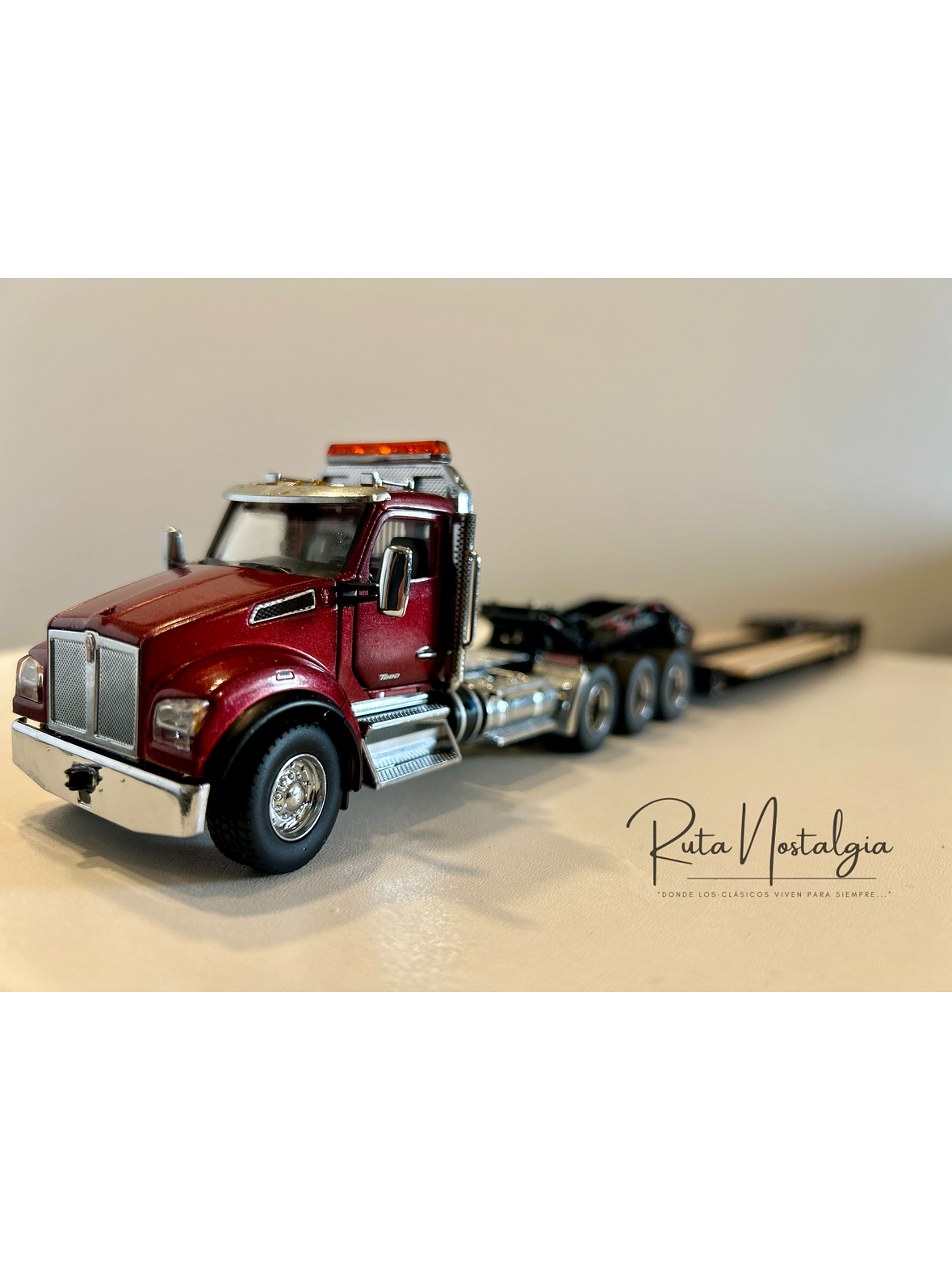 Kenworth T880 con rampla XL 120 Lowboy (cama baja) | 1:50 Diecast Masters | Camión americano pesado de colección 1