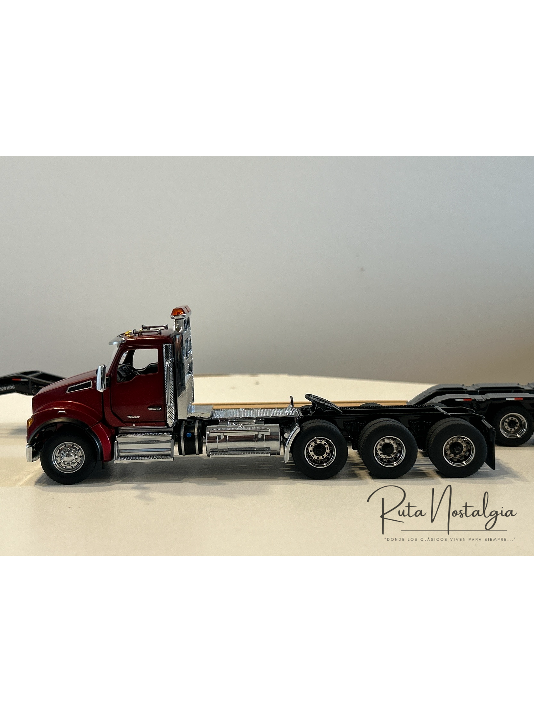 Kenworth T880 con rampla XL 120 Lowboy (cama baja) | 1:50 Diecast Masters | Camión americano pesado de colección 5