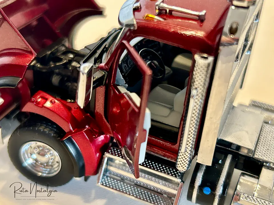 Camión Kenworth T880 Rampla Cama | Diecast Masters 1:50 3