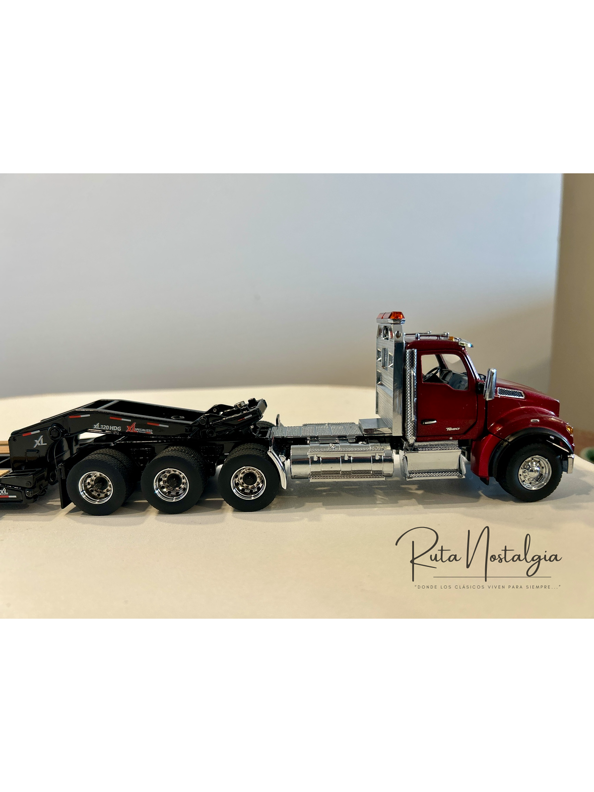 Kenworth T880 con rampla XL 120 Lowboy (cama baja) | 1:50 Diecast Masters | Camión americano pesado de colección 9