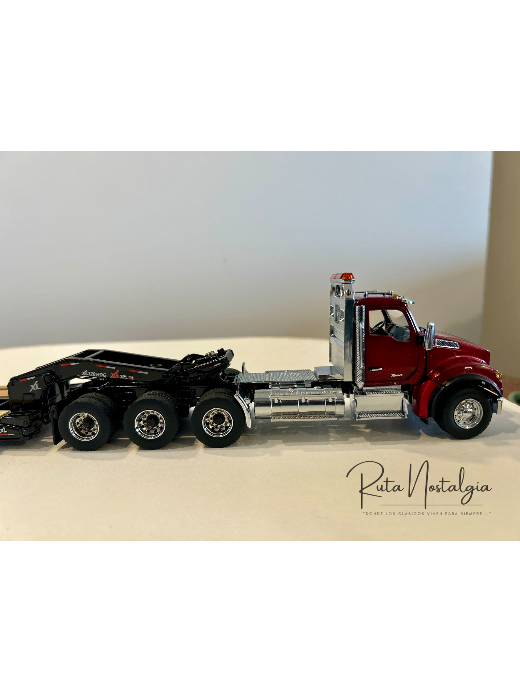 Kenworth T880 con rampla XL 120 Lowboy (cama baja) | 1:50 Diecast Masters | Camión americano pesado de colección 9