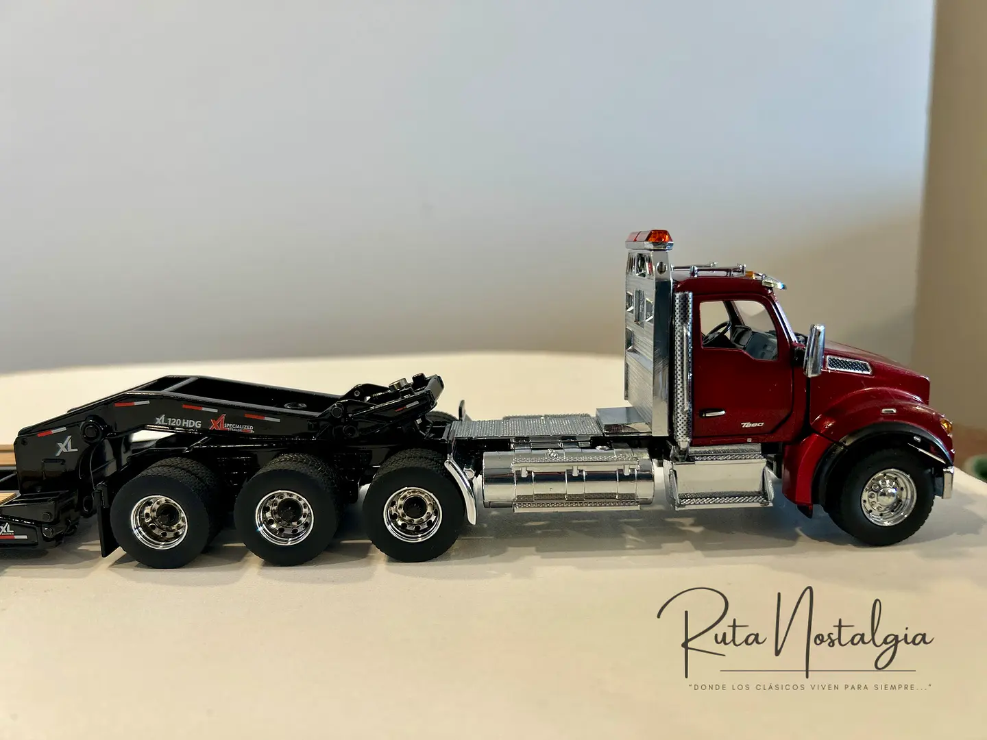 Camión Kenworth T880 Rampla Cama | Diecast Masters 1:50 9