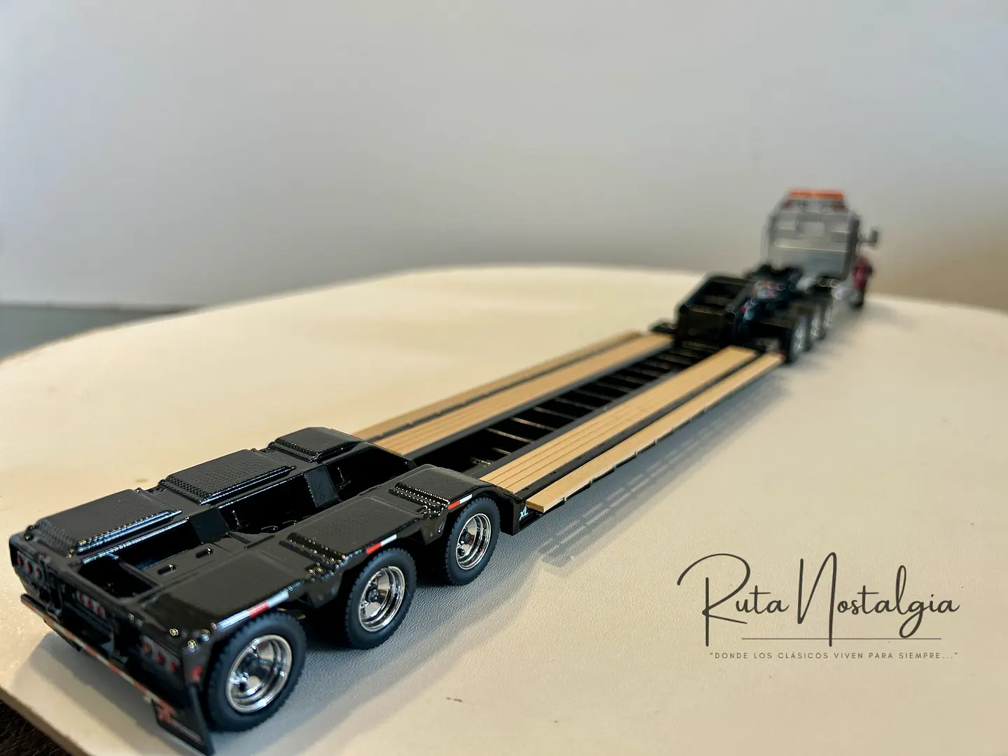Camión Kenworth T880 Rampla Cama | Diecast Masters 1:50 8