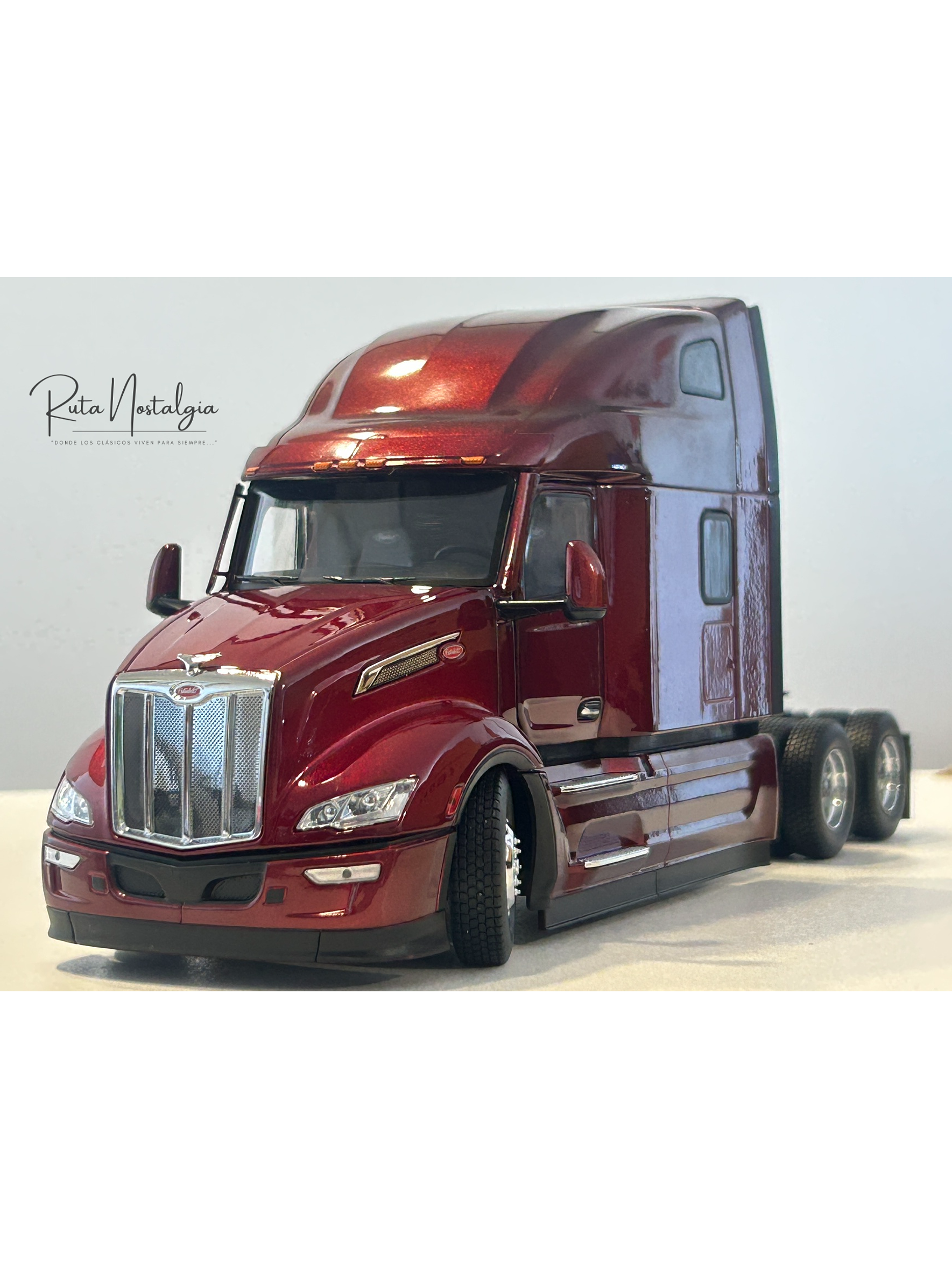 Peterbilt 579 UltraLoft 1:32 Diecast Masters – Camión americano de carretera | Ruta Nostalgia Chile 1