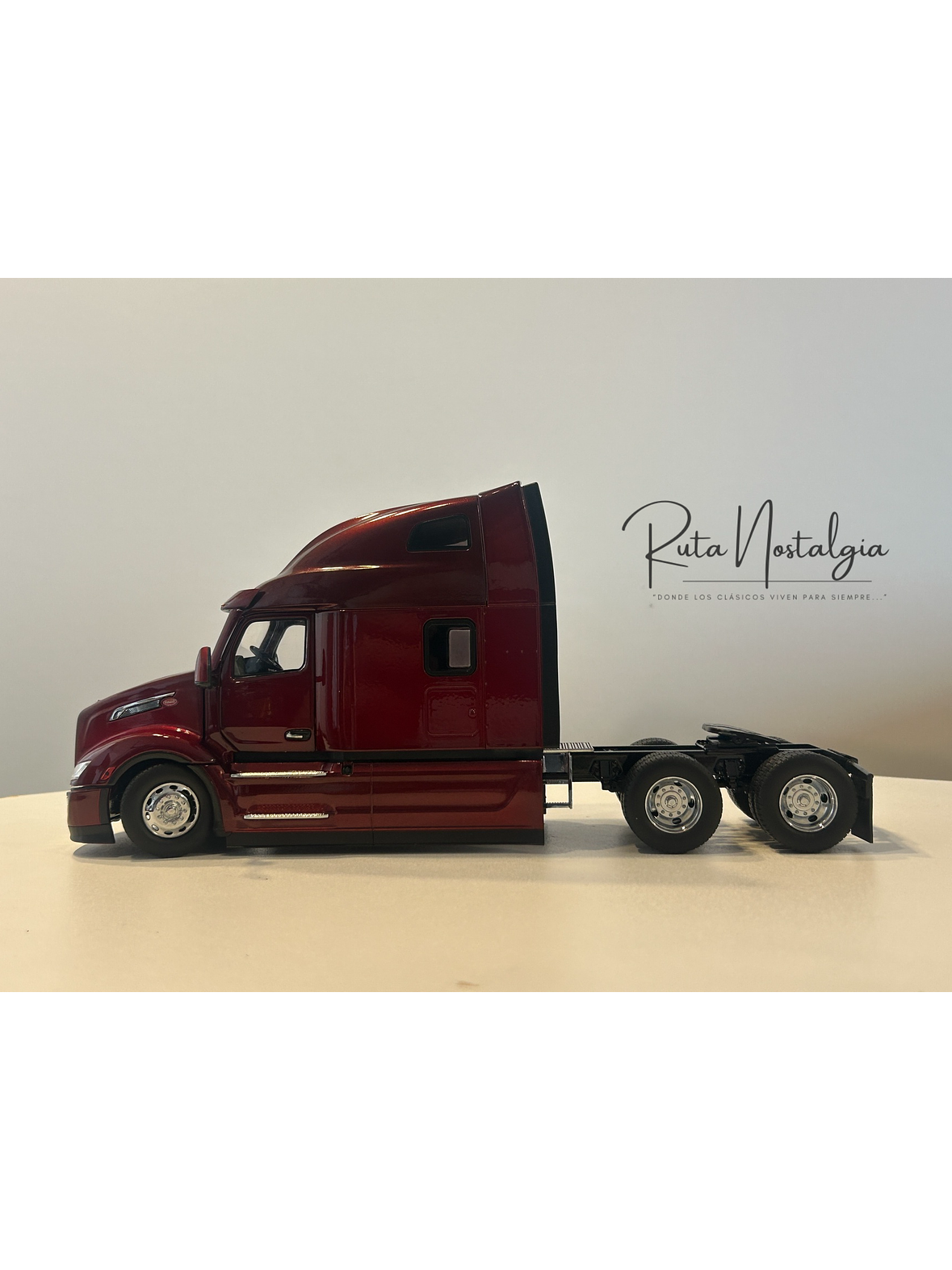 Peterbilt 579 UltraLoft 1:32 Diecast Masters – Camión americano de carretera | Ruta Nostalgia Chile 2