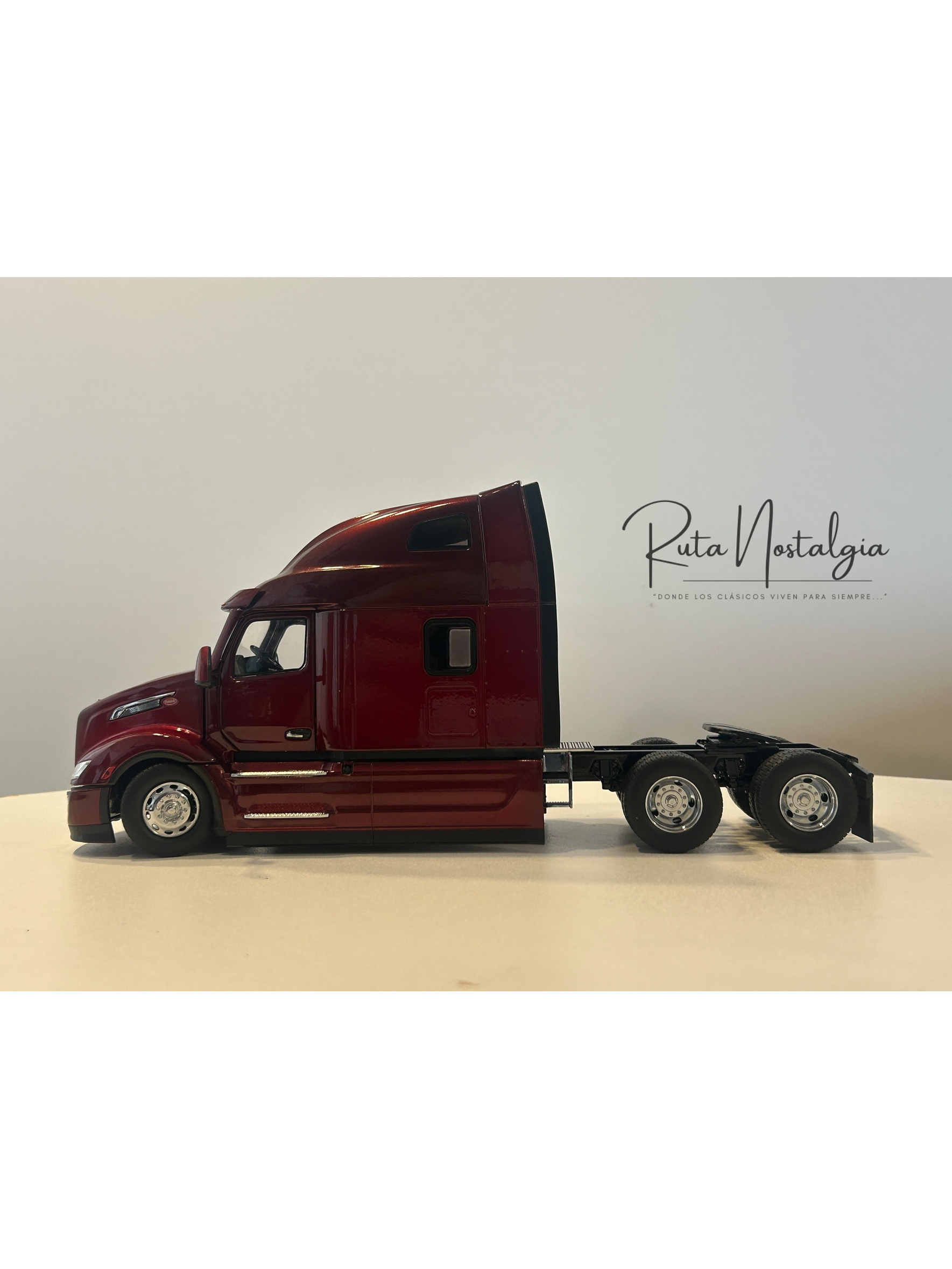 Peterbilt 579 UltraLoft 1:32 Diecast Masters – Camión americano de carretera | Ruta Nostalgia Chile 2